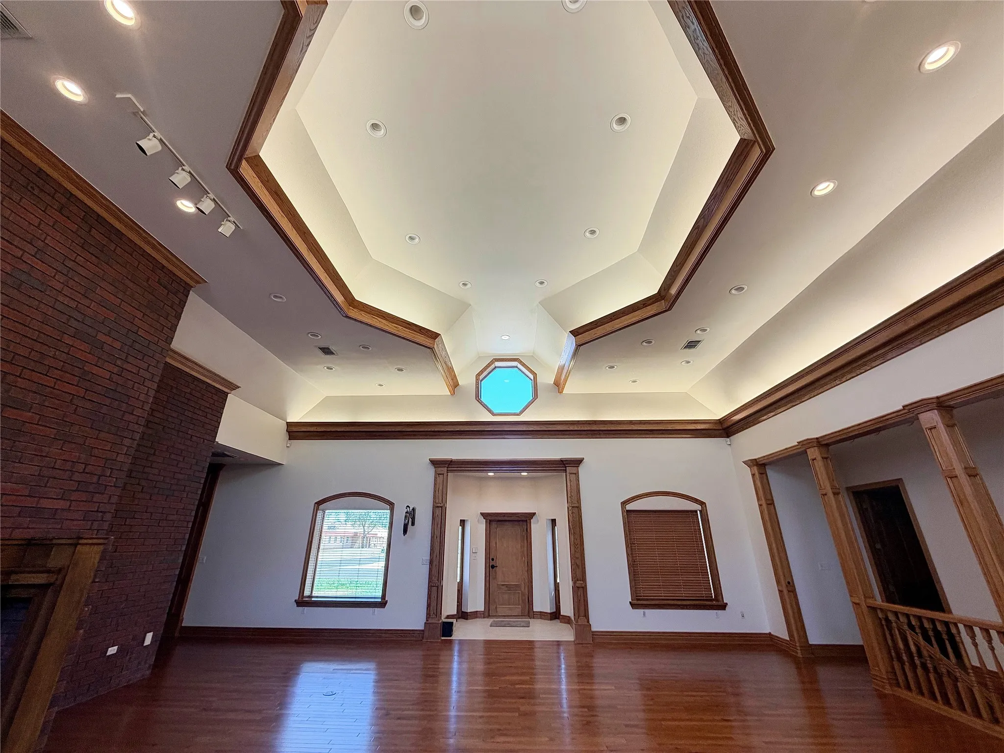 Single Family Residence For Sale in Lubbock County , 5602 Orlando Avenue, Lubbock, Texas 79413, 4 Bedrooms, 5 Bathrooms, 4 Garage spaces, 7,215 Sqft, built in 1998, Price $1,000,000, mls#21246618, Real Estate Agent in Lubbock, Homes For Sale in Lubbock county, Homes For Sale in Lubbock, Realtor in Lubbock Texas, Real Estate Brokerage Independent Realty Texas, Luminita Cordes Realtor