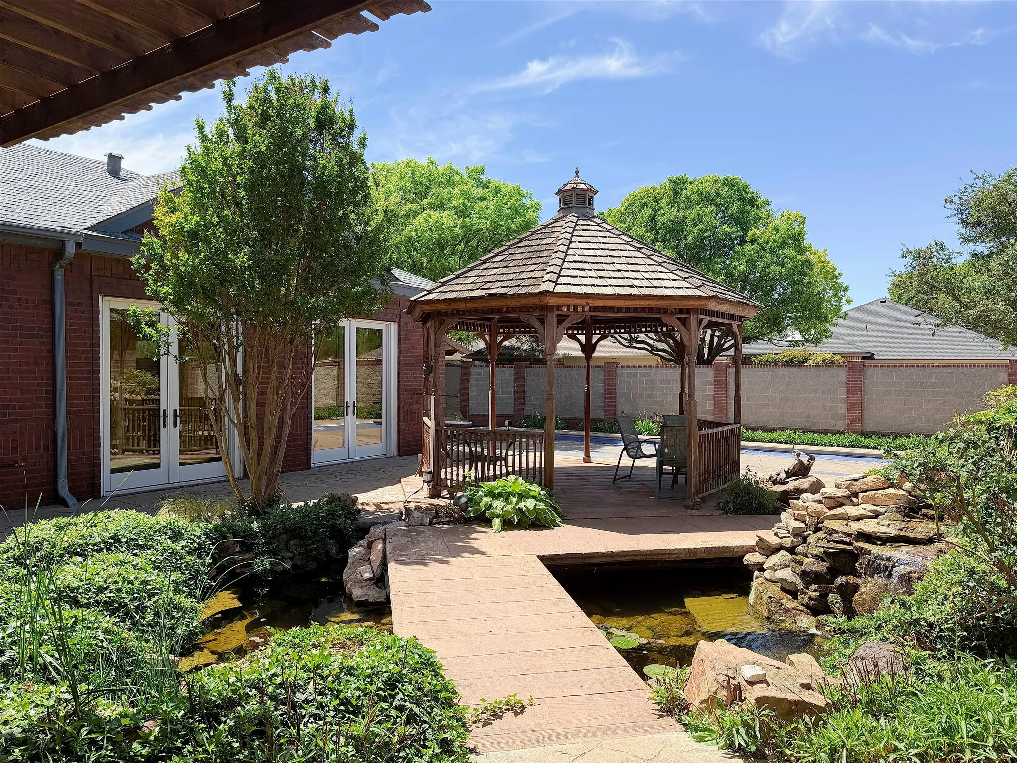 Single Family Residence For Sale in Lubbock County , 5602 Orlando Avenue, Lubbock, Texas 79413, 4 Bedrooms, 5 Bathrooms, 4 Garage spaces, 7,215 Sqft, built in 1998, Price $1,000,000, mls#21246618, Real Estate Agent in Lubbock, Homes For Sale in Lubbock county, Homes For Sale in Lubbock, Realtor in Lubbock Texas, Real Estate Brokerage Independent Realty Texas, Luminita Cordes Realtor