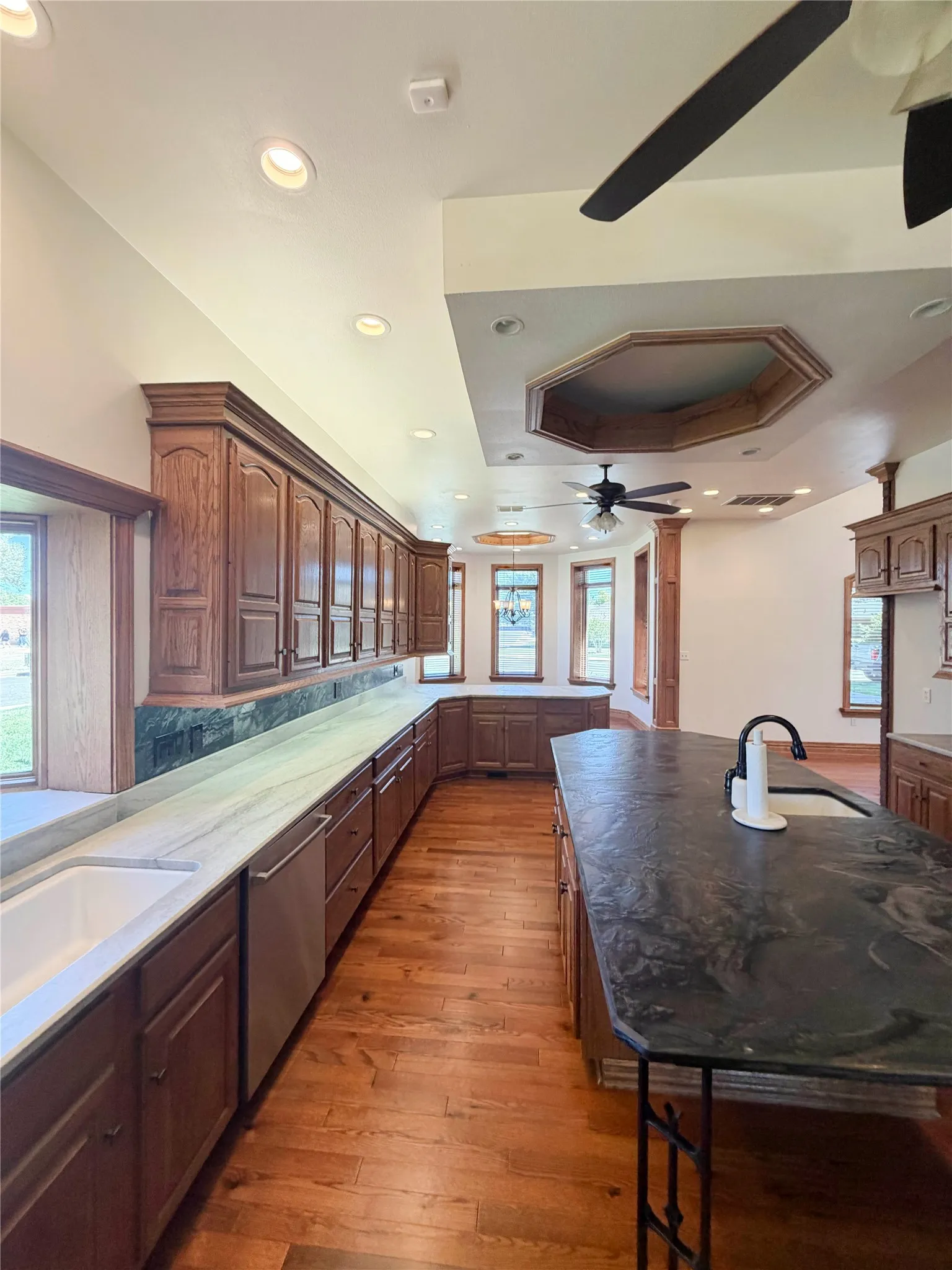 Single Family Residence For Sale in Lubbock County , 5602 Orlando Avenue, Lubbock, Texas 79413, 4 Bedrooms, 5 Bathrooms, 4 Garage spaces, 7,215 Sqft, built in 1998, Price $1,000,000, mls#21246618, Real Estate Agent in Lubbock, Homes For Sale in Lubbock county, Homes For Sale in Lubbock, Realtor in Lubbock Texas, Real Estate Brokerage Independent Realty Texas, Luminita Cordes Realtor