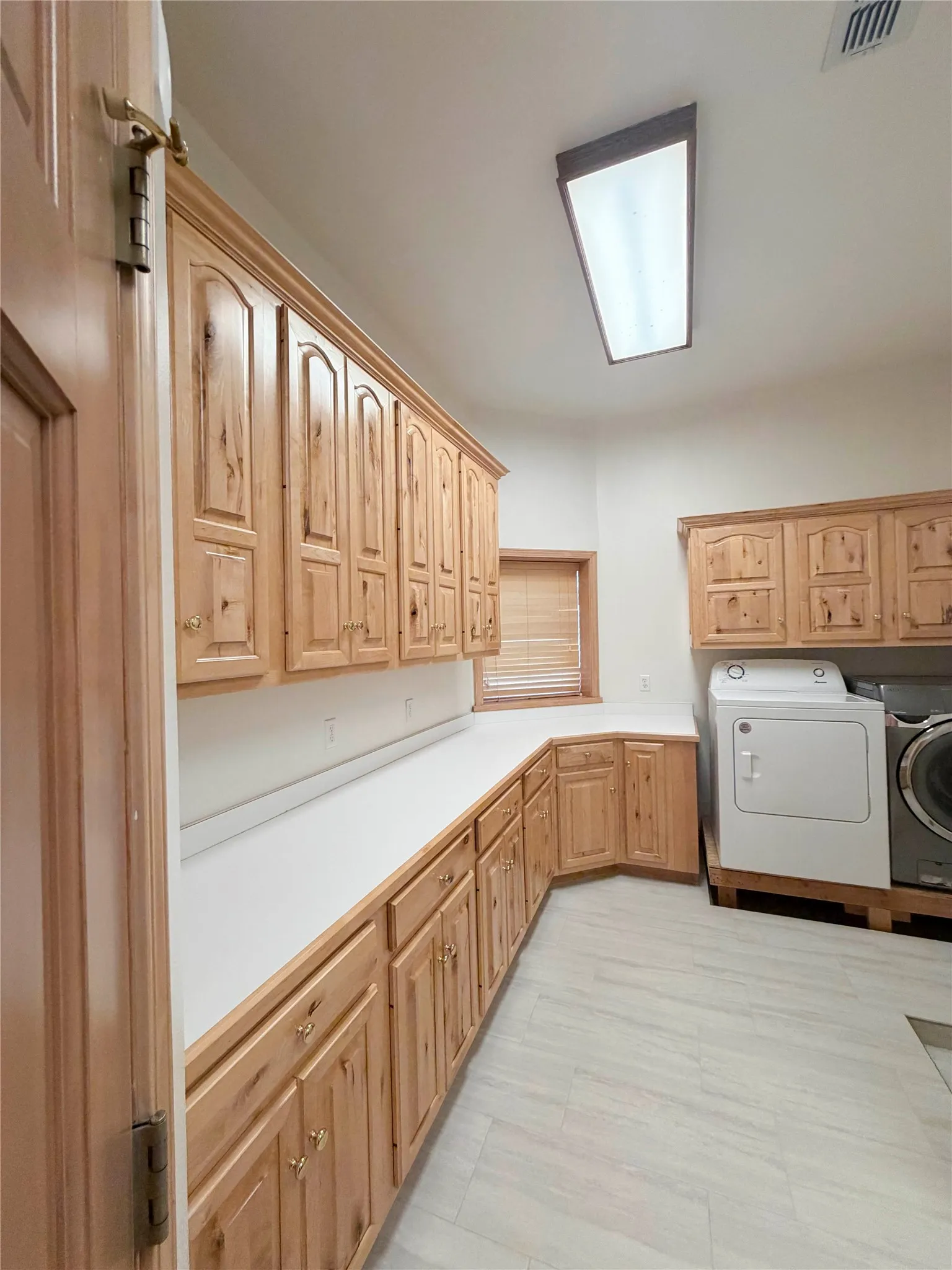 Single Family Residence For Sale in Lubbock County , 5602 Orlando Avenue, Lubbock, Texas 79413, 4 Bedrooms, 5 Bathrooms, 4 Garage spaces, 7,215 Sqft, built in 1998, Price $1,000,000, mls#21246618, Real Estate Agent in Lubbock, Homes For Sale in Lubbock county, Homes For Sale in Lubbock, Realtor in Lubbock Texas, Real Estate Brokerage Independent Realty Texas, Luminita Cordes Realtor