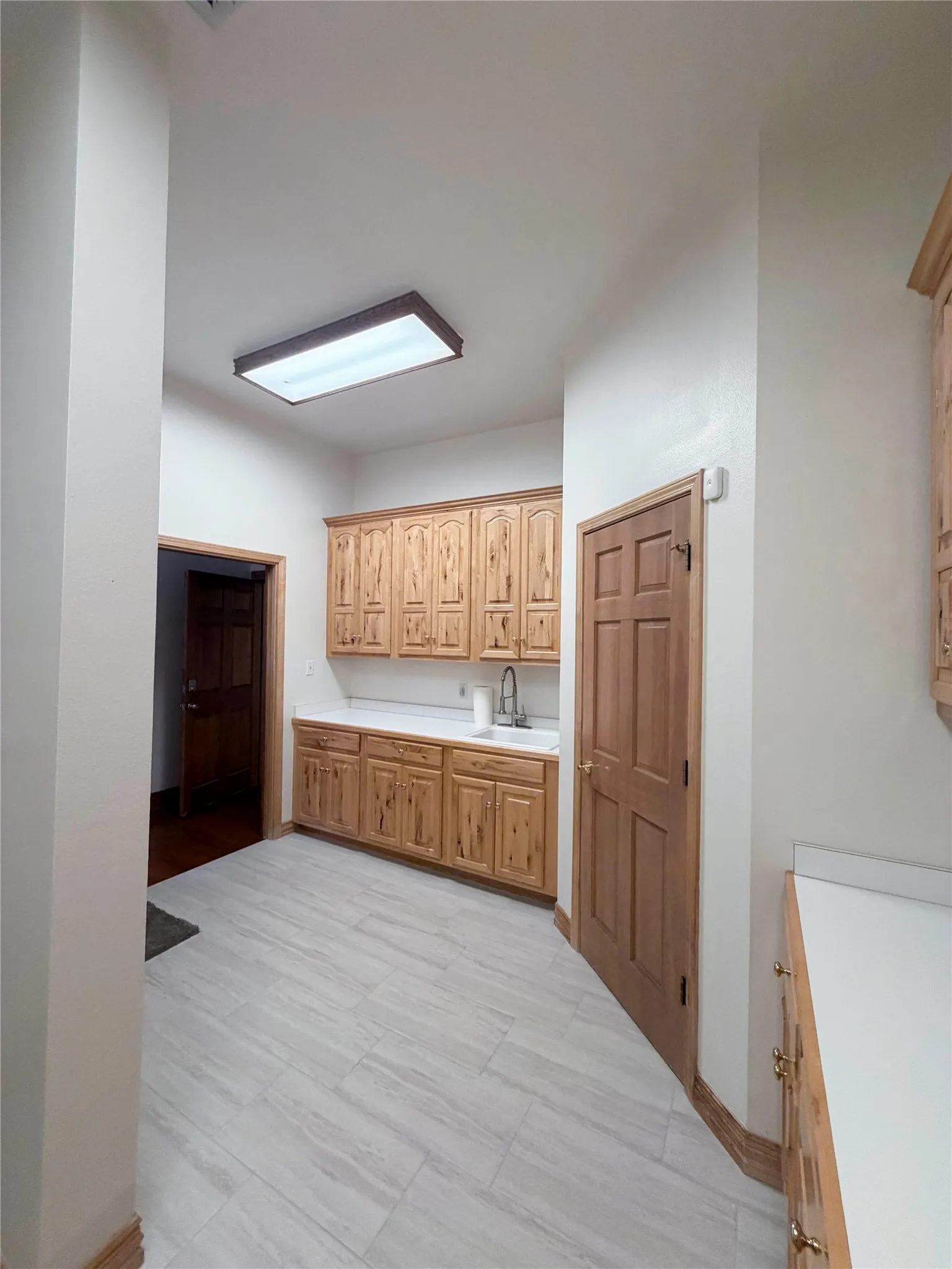Single Family Residence For Sale in Lubbock County , 5602 Orlando Avenue, Lubbock, Texas 79413, 4 Bedrooms, 5 Bathrooms, 4 Garage spaces, 7,215 Sqft, built in 1998, Price $1,000,000, mls#21246618, Real Estate Agent in Lubbock, Homes For Sale in Lubbock county, Homes For Sale in Lubbock, Realtor in Lubbock Texas, Real Estate Brokerage Independent Realty Texas, Luminita Cordes Realtor