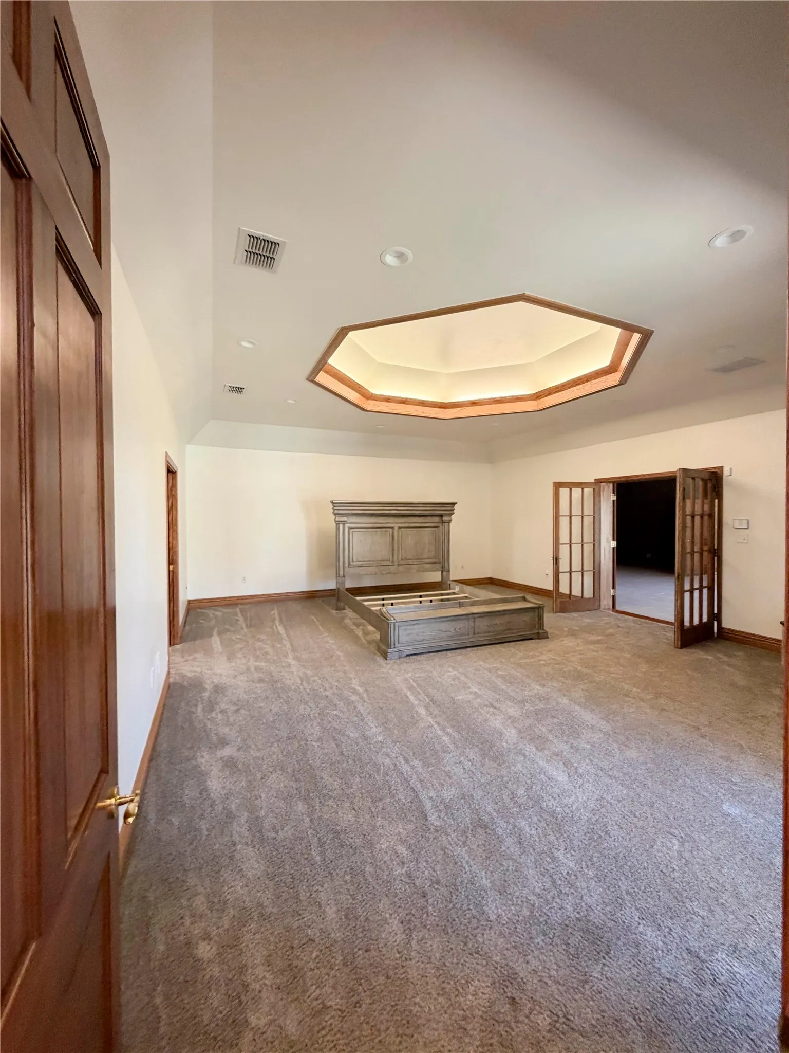 Single Family Residence For Sale in Lubbock County , 5602 Orlando Avenue, Lubbock, Texas 79413, 4 Bedrooms, 5 Bathrooms, 4 Garage spaces, 7,215 Sqft, built in 1998, Price $1,000,000, mls#21246618, Real Estate Agent in Lubbock, Homes For Sale in Lubbock county, Homes For Sale in Lubbock, Realtor in Lubbock Texas, Real Estate Brokerage Independent Realty Texas, Luminita Cordes Realtor