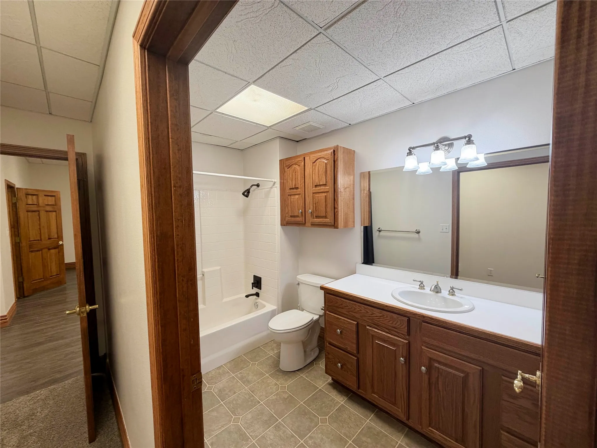 Single Family Residence For Sale in Lubbock County , 5602 Orlando Avenue, Lubbock, Texas 79413, 4 Bedrooms, 5 Bathrooms, 4 Garage spaces, 7,215 Sqft, built in 1998, Price $1,000,000, mls#21246618, Real Estate Agent in Lubbock, Homes For Sale in Lubbock county, Homes For Sale in Lubbock, Realtor in Lubbock Texas, Real Estate Brokerage Independent Realty Texas, Luminita Cordes Realtor