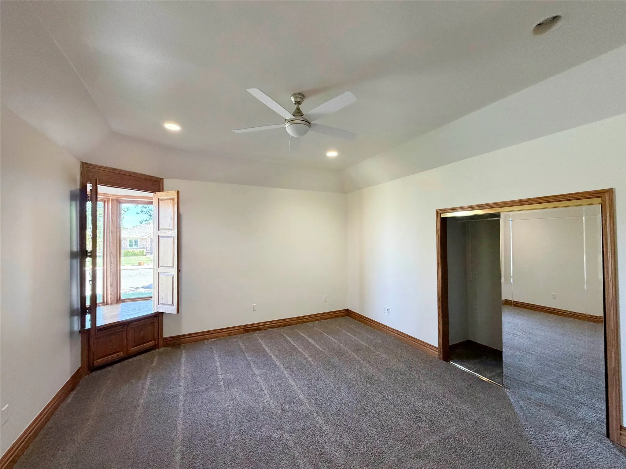 Single Family Residence For Sale in Lubbock County , 5602 Orlando Avenue, Lubbock, Texas 79413, 4 Bedrooms, 5 Bathrooms, 4 Garage spaces, 7,215 Sqft, built in 1998, Price $1,000,000, mls#21246618, Real Estate Agent in Lubbock, Homes For Sale in Lubbock county, Homes For Sale in Lubbock, Realtor in Lubbock Texas, Real Estate Brokerage Independent Realty Texas, Luminita Cordes Realtor