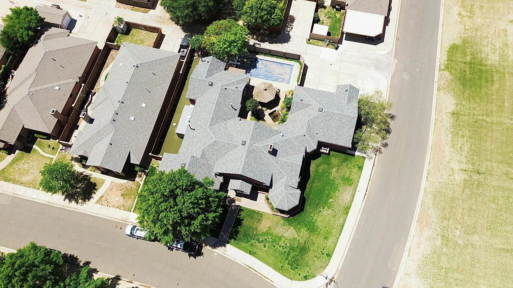 Single Family Residence For Sale in Lubbock County , 5602 Orlando Avenue, Lubbock, Texas 79413, 4 Bedrooms, 5 Bathrooms, 4 Garage spaces, 7,215 Sqft, built in 1998, Price $1,000,000, mls#21246618, Real Estate Agent in Lubbock, Homes For Sale in Lubbock county, Homes For Sale in Lubbock, Realtor in Lubbock Texas, Real Estate Brokerage Independent Realty Texas, Luminita Cordes Realtor
