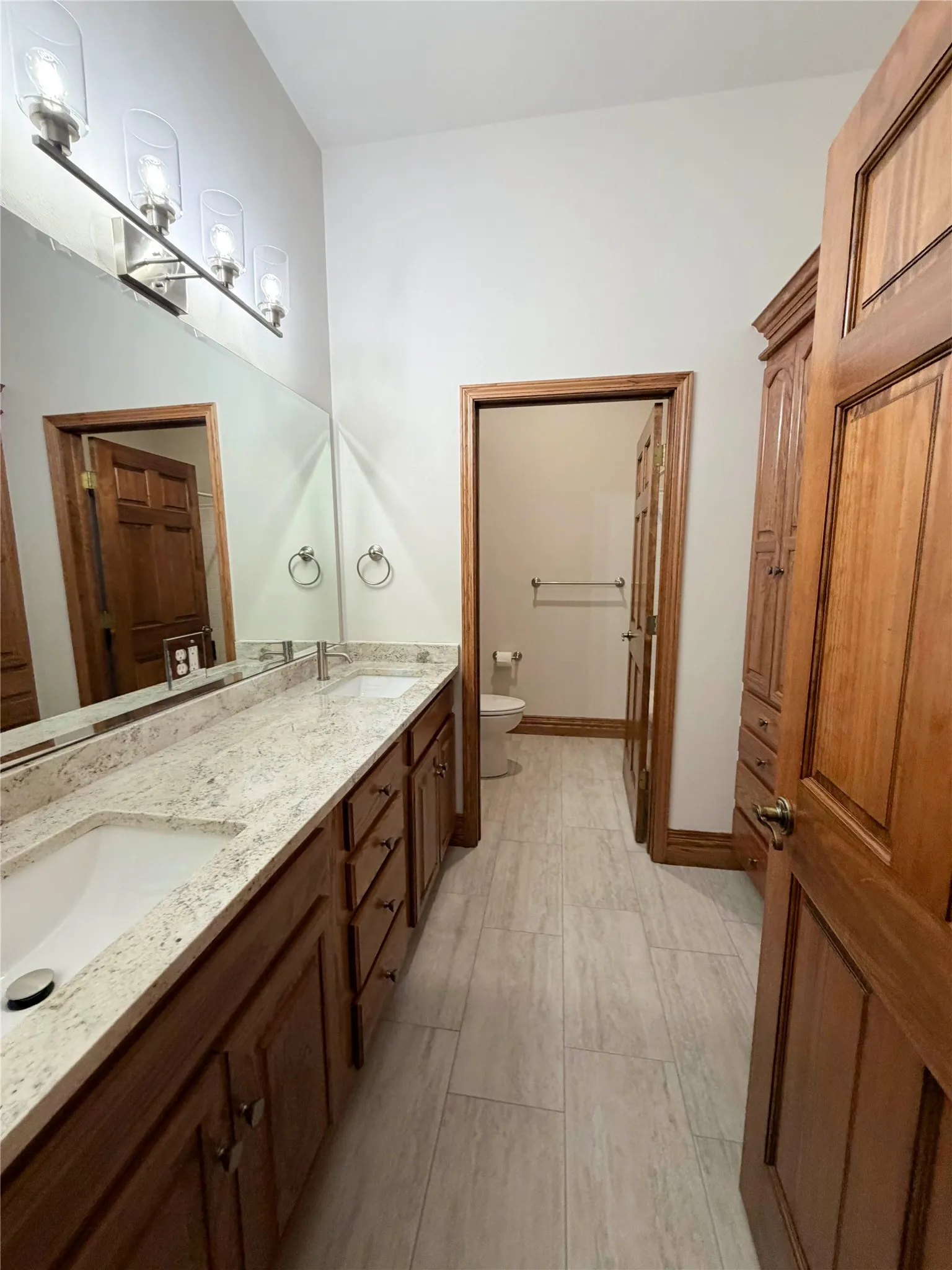 Single Family Residence For Sale in Lubbock County , 5602 Orlando Avenue, Lubbock, Texas 79413, 4 Bedrooms, 5 Bathrooms, 4 Garage spaces, 7,215 Sqft, built in 1998, Price $1,000,000, mls#21246618, Real Estate Agent in Lubbock, Homes For Sale in Lubbock county, Homes For Sale in Lubbock, Realtor in Lubbock Texas, Real Estate Brokerage Independent Realty Texas, Luminita Cordes Realtor