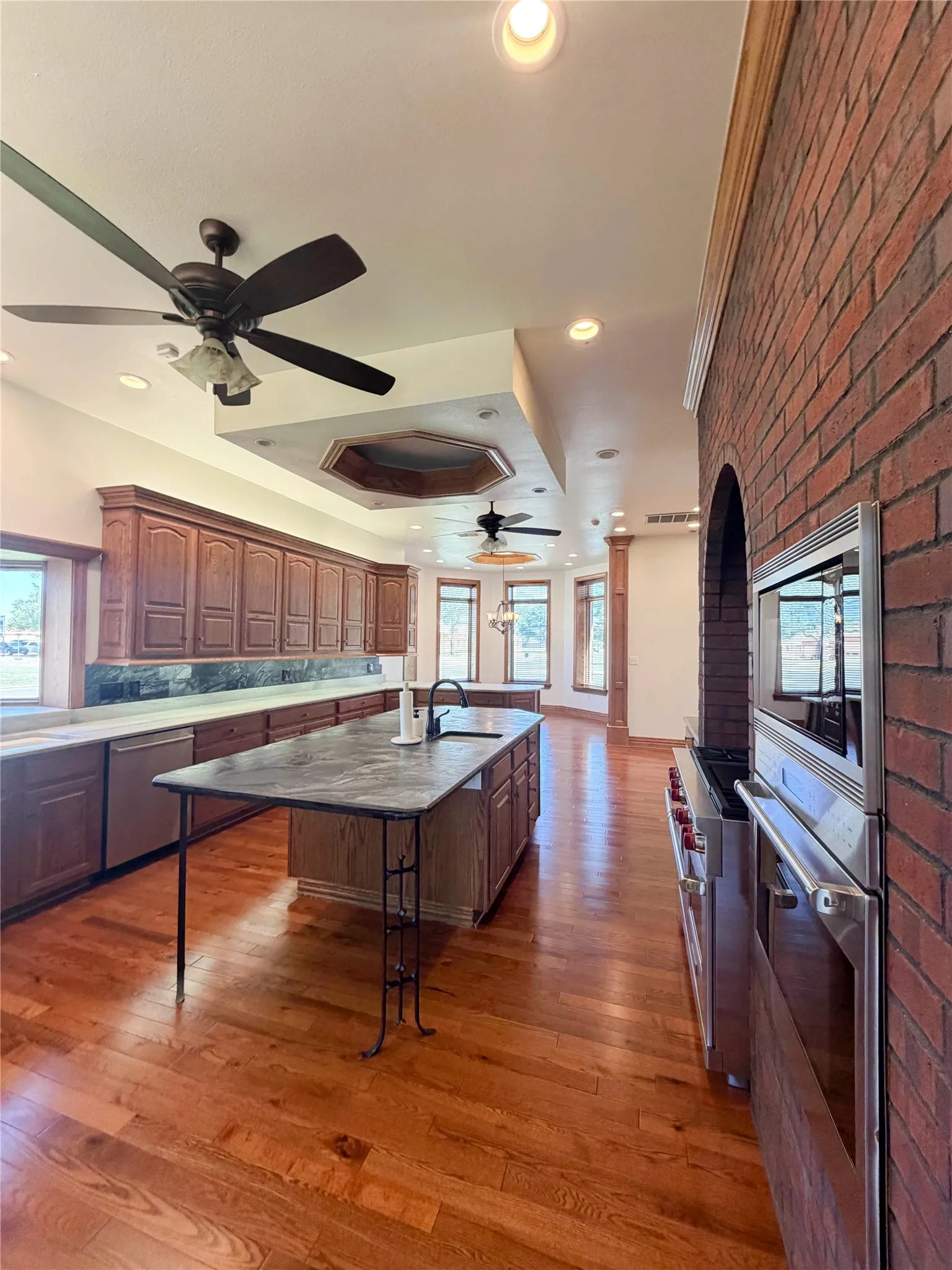 Single Family Residence For Sale in Lubbock County , 5602 Orlando Avenue, Lubbock, Texas 79413, 4 Bedrooms, 5 Bathrooms, 4 Garage spaces, 7,215 Sqft, built in 1998, Price $1,000,000, mls#21246618, Real Estate Agent in Lubbock, Homes For Sale in Lubbock county, Homes For Sale in Lubbock, Realtor in Lubbock Texas, Real Estate Brokerage Independent Realty Texas, Luminita Cordes Realtor