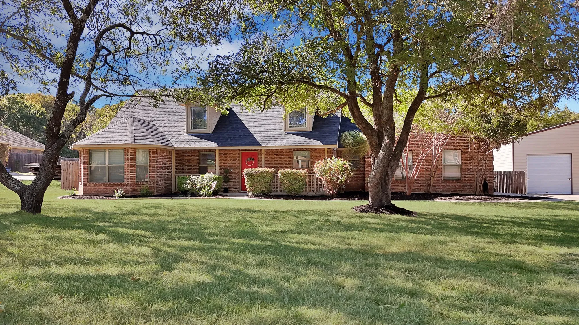 Single Family Residence For Sale in Parker County , 133 Miramar Circle, Weatherford, Texas 76085, 3 Bedroom, 2 Bathroom, 2 Garage spaces, 1,487 Sqft, built in 2005, mls#21247278, Real Estate Agent in Weatherford, Homes For Sale in Parker county, Homes For Sale in Weatherford, Realtor in Weatherford Texas, Real Estate Brokerage Independent Realty Texas, Luminita Cordes Realtor