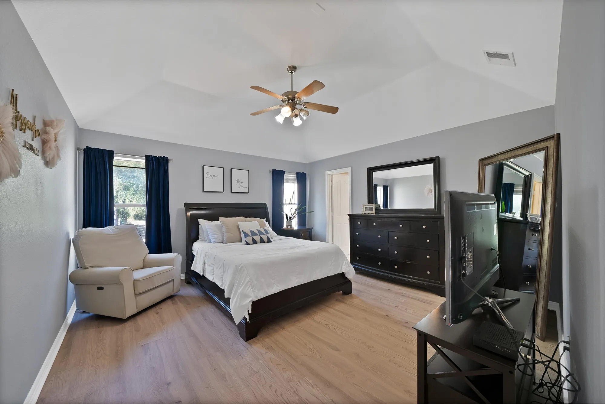 Single Family Residence For Sale in Parker County , 133 Miramar Circle, Weatherford, Texas 76085, 3 Bedroom, 2 Bathroom, 2 Garage spaces, 1,487 Sqft, built in 2005, mls#21247278, Real Estate Agent in Weatherford, Homes For Sale in Parker county, Homes For Sale in Weatherford, Realtor in Weatherford Texas, Real Estate Brokerage Independent Realty Texas, Luminita Cordes Realtor