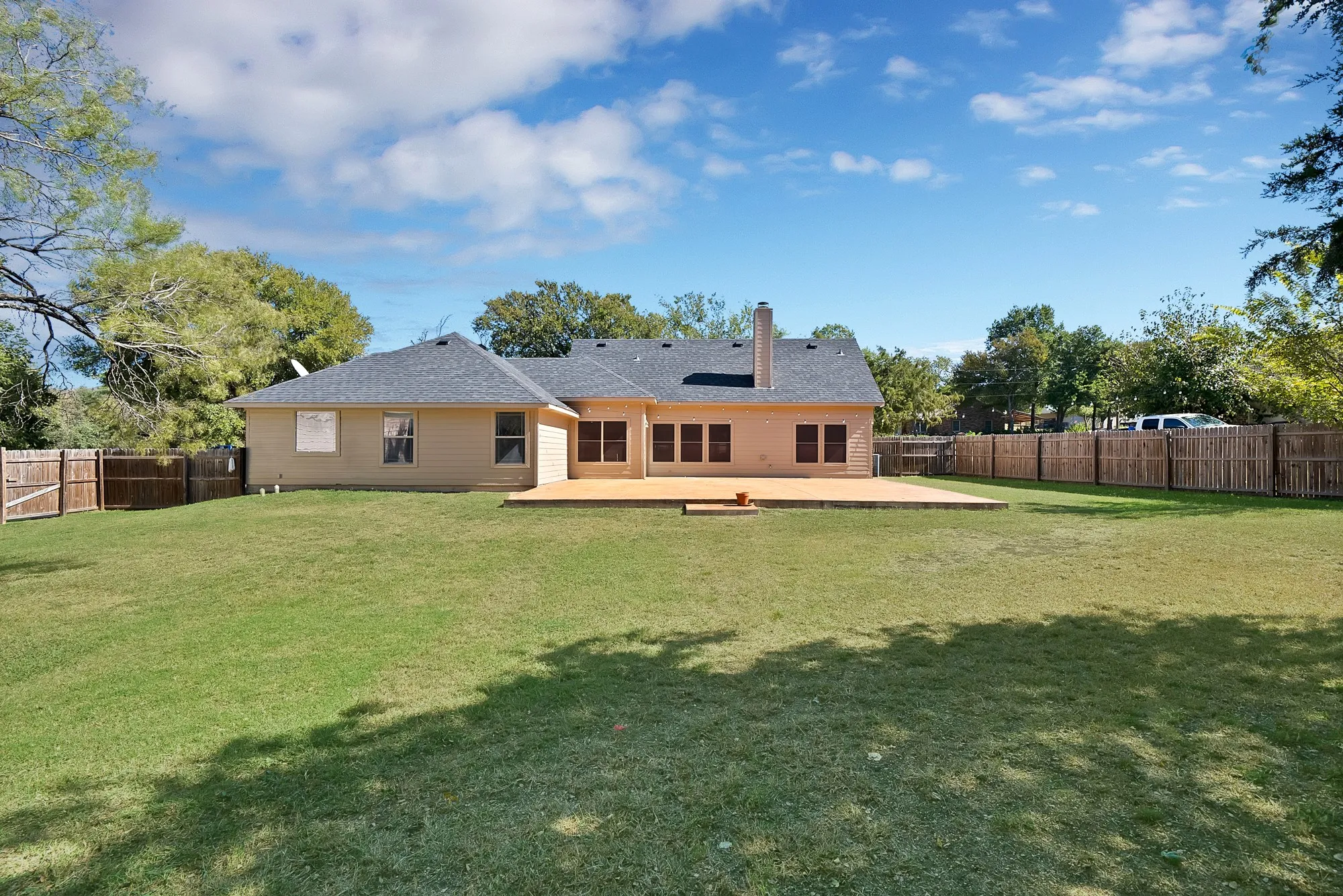 Single Family Residence For Sale in Parker County , 133 Miramar Circle, Weatherford, Texas 76085, 3 Bedroom, 2 Bathroom, 2 Garage spaces, 1,487 Sqft, built in 2005, mls#21247278, Real Estate Agent in Weatherford, Homes For Sale in Parker county, Homes For Sale in Weatherford, Realtor in Weatherford Texas, Real Estate Brokerage Independent Realty Texas, Luminita Cordes Realtor