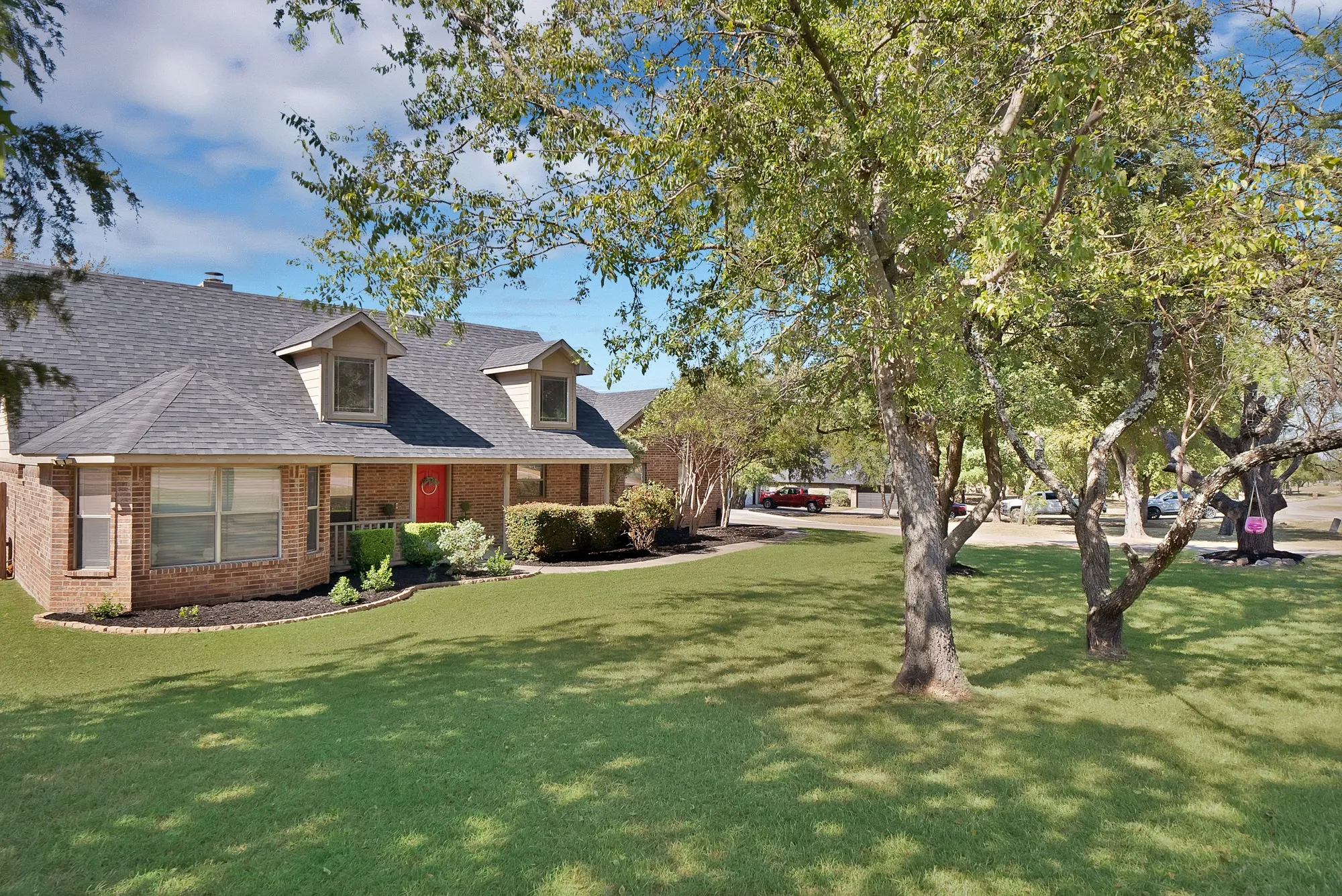 Single Family Residence For Sale in Parker County , 133 Miramar Circle, Weatherford, Texas 76085, 3 Bedroom, 2 Bathroom, 2 Garage spaces, 1,487 Sqft, built in 2005, mls#21247278, Real Estate Agent in Weatherford, Homes For Sale in Parker county, Homes For Sale in Weatherford, Realtor in Weatherford Texas, Real Estate Brokerage Independent Realty Texas, Luminita Cordes Realtor