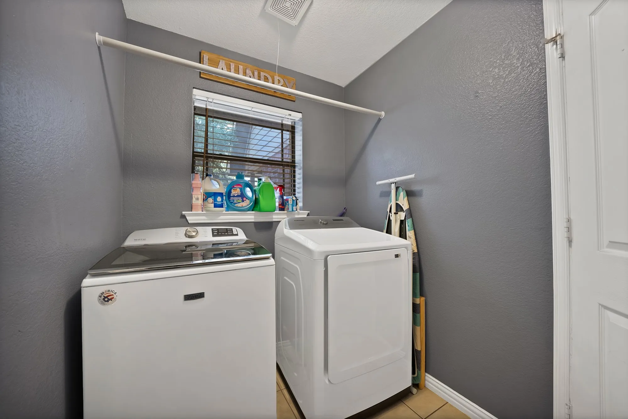 Single Family Residence For Sale in Parker County , 133 Miramar Circle, Weatherford, Texas 76085, 3 Bedroom, 2 Bathroom, 2 Garage spaces, 1,487 Sqft, built in 2005, mls#21247278, Real Estate Agent in Weatherford, Homes For Sale in Parker county, Homes For Sale in Weatherford, Realtor in Weatherford Texas, Real Estate Brokerage Independent Realty Texas, Luminita Cordes Realtor