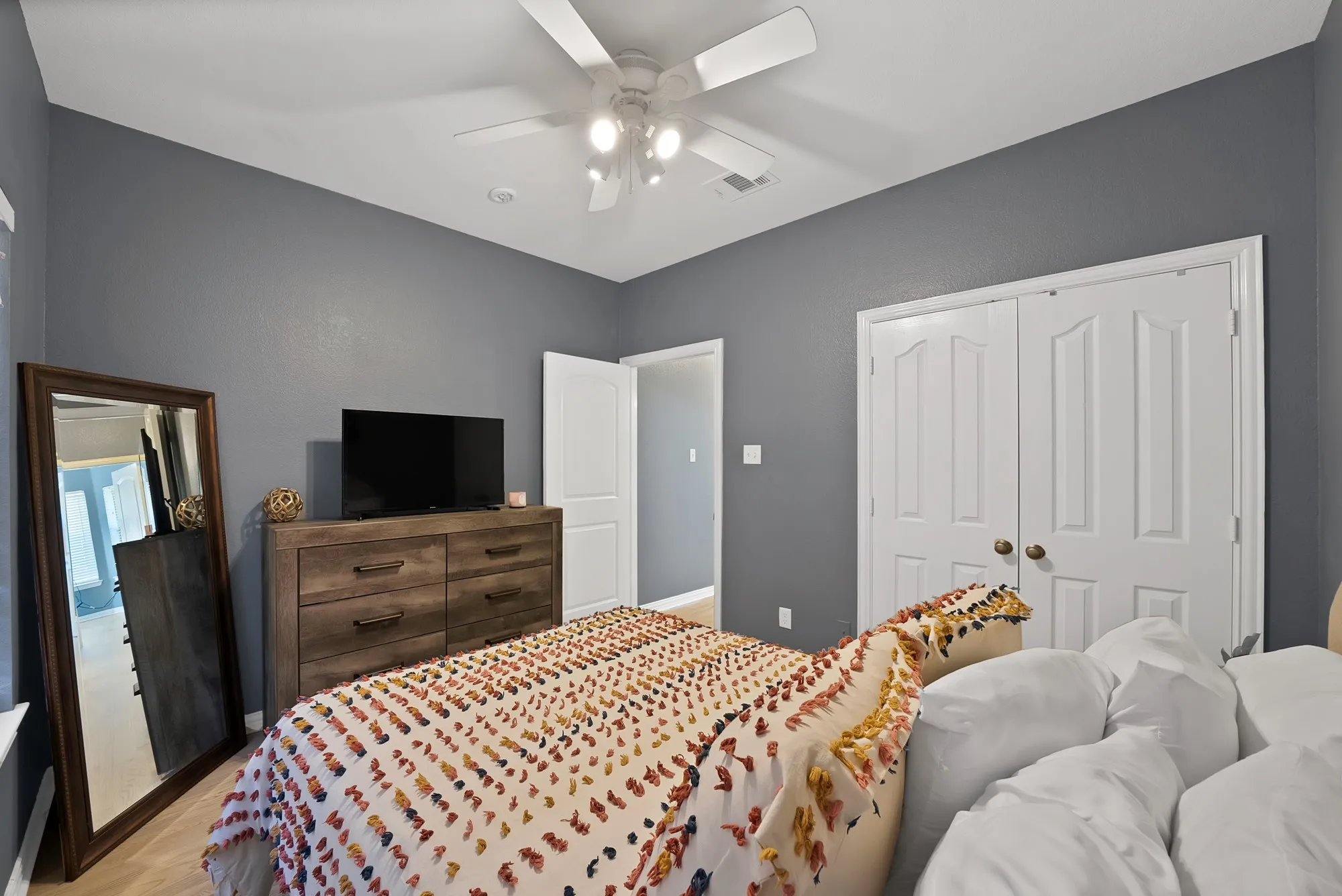 Single Family Residence For Sale in Parker County , 133 Miramar Circle, Weatherford, Texas 76085, 3 Bedroom, 2 Bathroom, 2 Garage spaces, 1,487 Sqft, built in 2005, mls#21247278, Real Estate Agent in Weatherford, Homes For Sale in Parker county, Homes For Sale in Weatherford, Realtor in Weatherford Texas, Real Estate Brokerage Independent Realty Texas, Luminita Cordes Realtor