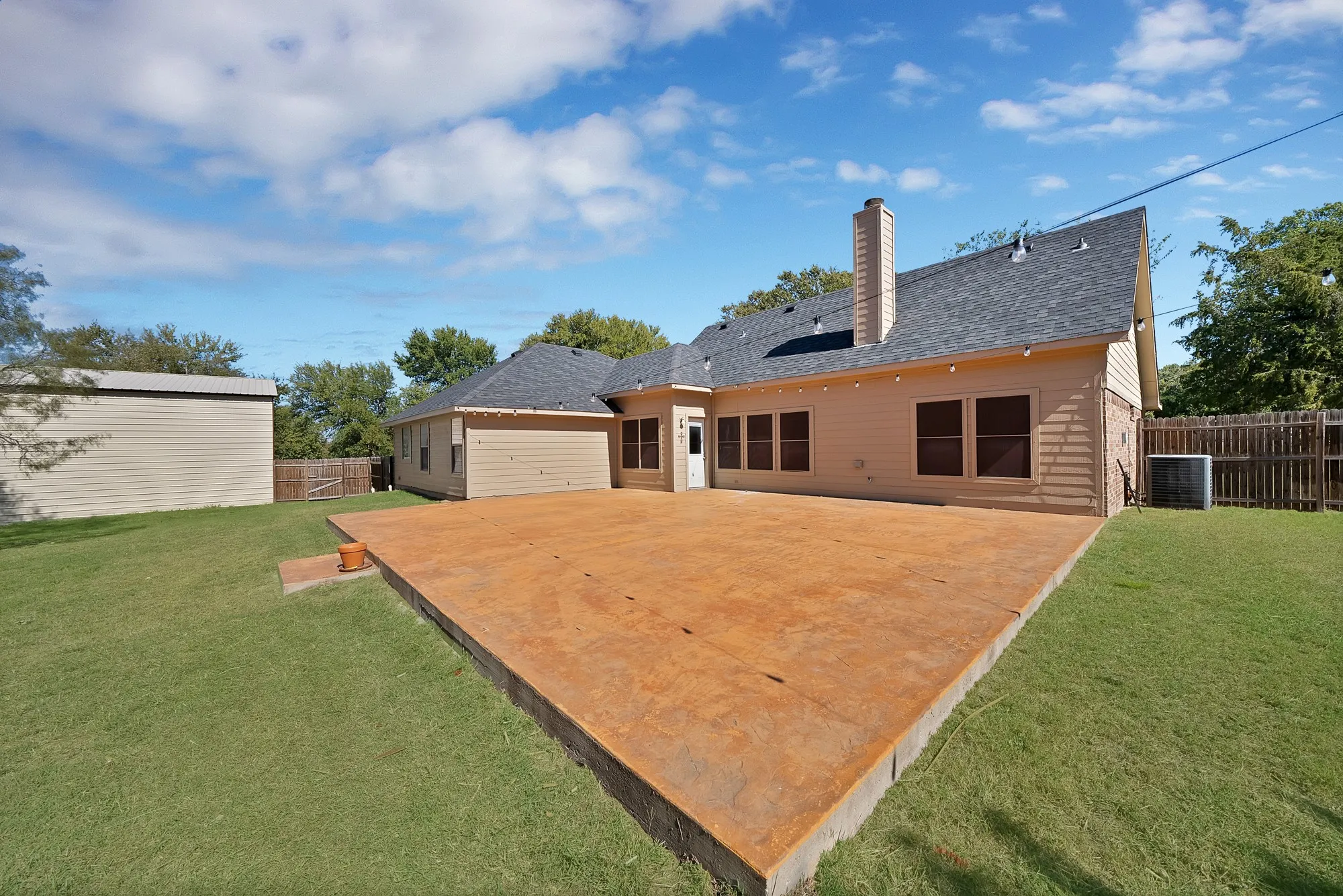Single Family Residence For Sale in Parker County , 133 Miramar Circle, Weatherford, Texas 76085, 3 Bedroom, 2 Bathroom, 2 Garage spaces, 1,487 Sqft, built in 2005, mls#21247278, Real Estate Agent in Weatherford, Homes For Sale in Parker county, Homes For Sale in Weatherford, Realtor in Weatherford Texas, Real Estate Brokerage Independent Realty Texas, Luminita Cordes Realtor
