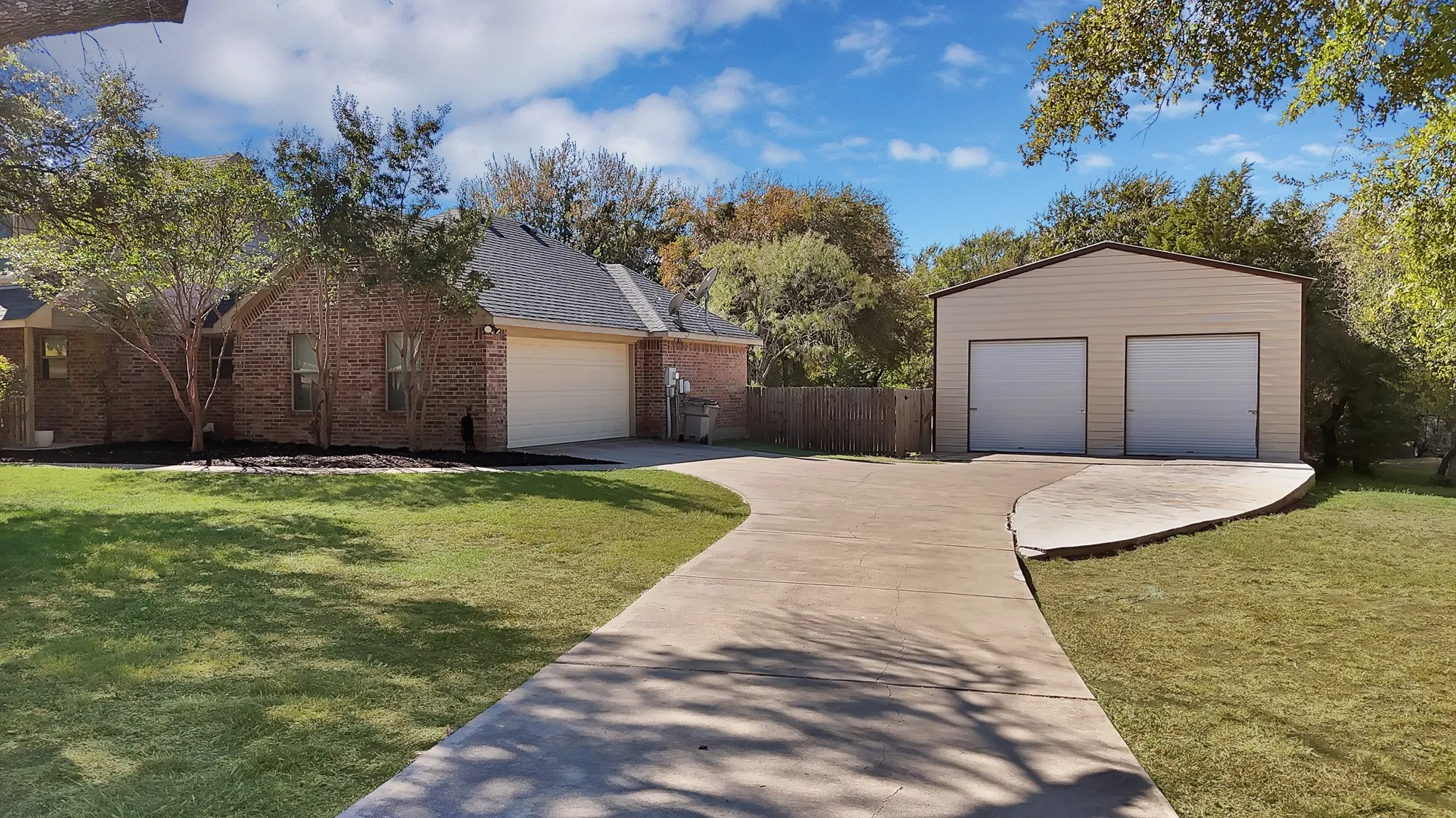 Single Family Residence For Sale in Parker County , 133 Miramar Circle, Weatherford, Texas 76085, 3 Bedroom, 2 Bathroom, 2 Garage spaces, 1,487 Sqft, built in 2005, mls#21247278, Real Estate Agent in Weatherford, Homes For Sale in Parker county, Homes For Sale in Weatherford, Realtor in Weatherford Texas, Real Estate Brokerage Independent Realty Texas, Luminita Cordes Realtor