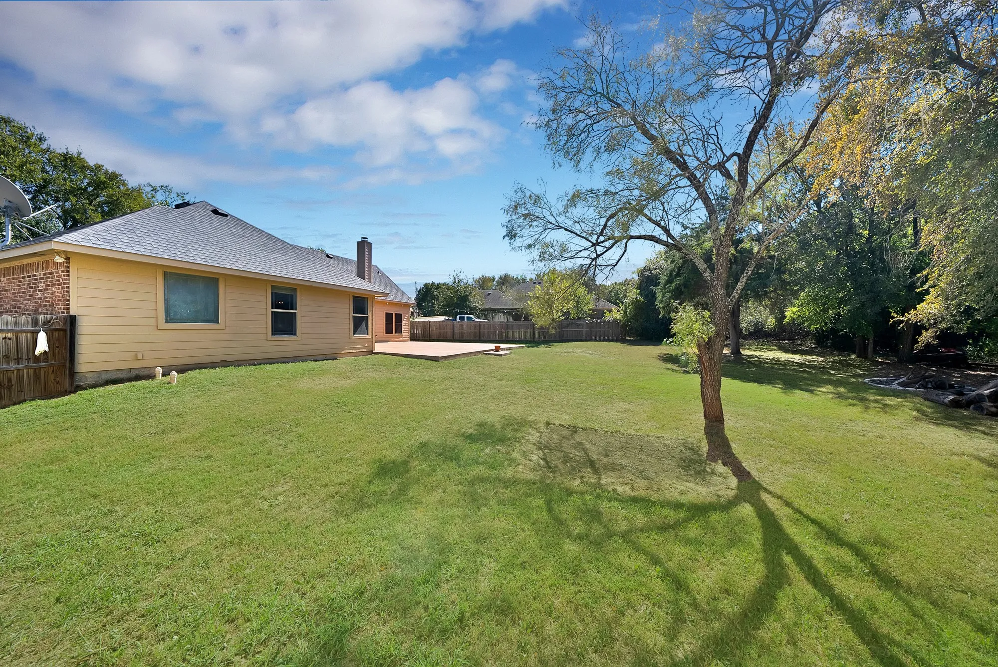 Single Family Residence For Sale in Parker County , 133 Miramar Circle, Weatherford, Texas 76085, 3 Bedroom, 2 Bathroom, 2 Garage spaces, 1,487 Sqft, built in 2005, mls#21247278, Real Estate Agent in Weatherford, Homes For Sale in Parker county, Homes For Sale in Weatherford, Realtor in Weatherford Texas, Real Estate Brokerage Independent Realty Texas, Luminita Cordes Realtor