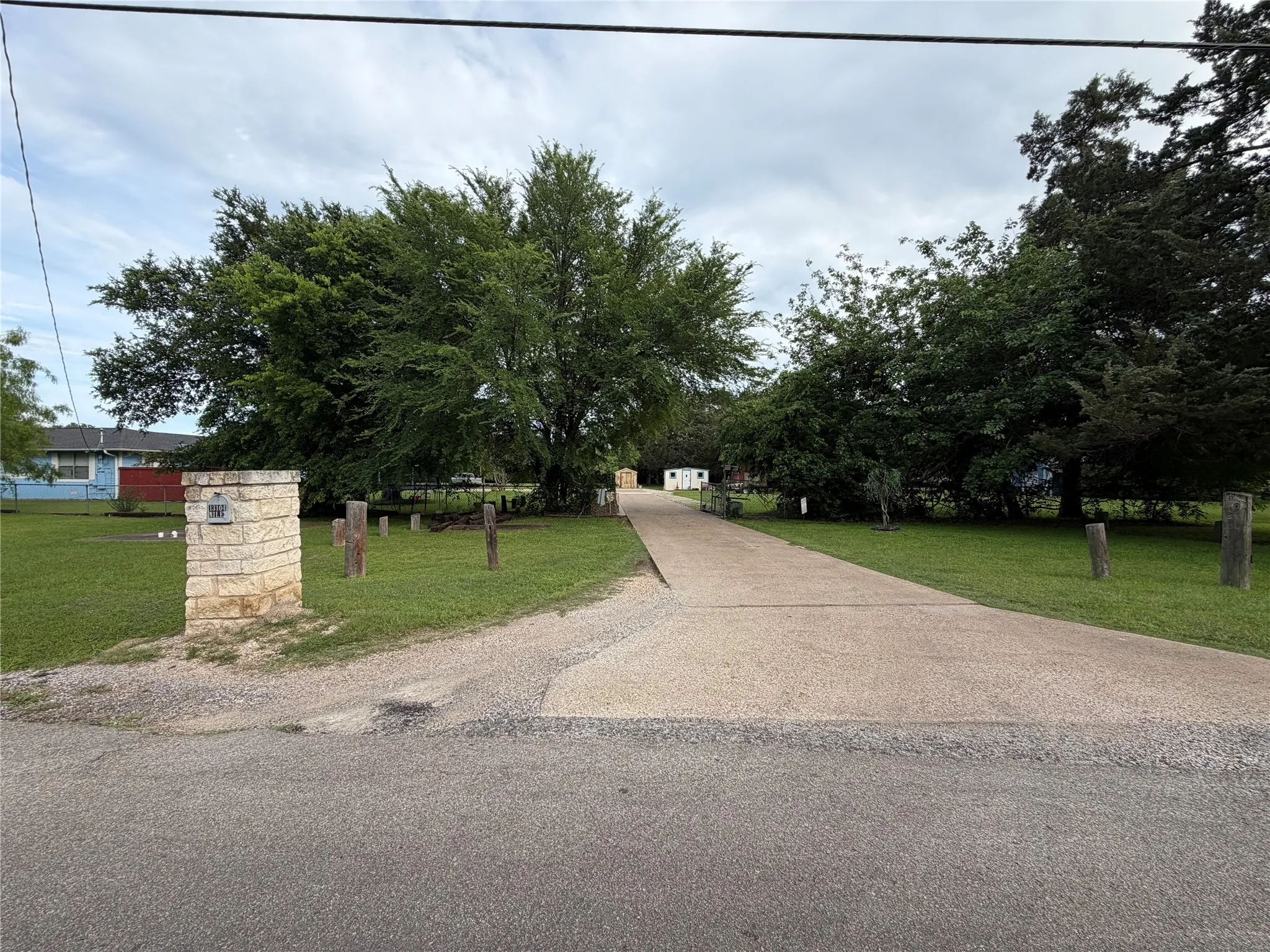 Single Family Residence For Sale in Dallas County , 13104 Nile Drive, Dallas, Texas 75253, 4 Bedroom, 2 Bathroom, 2 Garage spaces, 1,736 Sqft, built in 1980, mls#21246895, Real Estate Agent in Dallas, Homes For Sale in Dallas county, Homes For Sale in Dallas, Realtor in Dallas Texas, Real Estate Brokerage Independent Realty Texas, Luminita Cordes Realtor