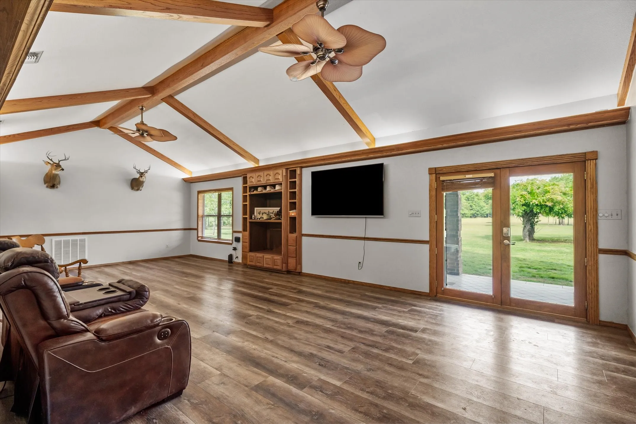 Farm For Sale in Van Zandt County , 501 Private Road 5120, Fruitvale, Texas 75127, 3 Bedrooms, 3 Bathrooms, 2 Garage spaces, 2,267 Sqft, built in 2004, Price $939,500, mls#21247302, Real Estate Agent in Fruitvale, Homes For Sale in Van Zandt county, Homes For Sale in Fruitvale, Realtor in Fruitvale Texas, Real Estate Brokerage Independent Realty Texas, Luminita Cordes Realtor