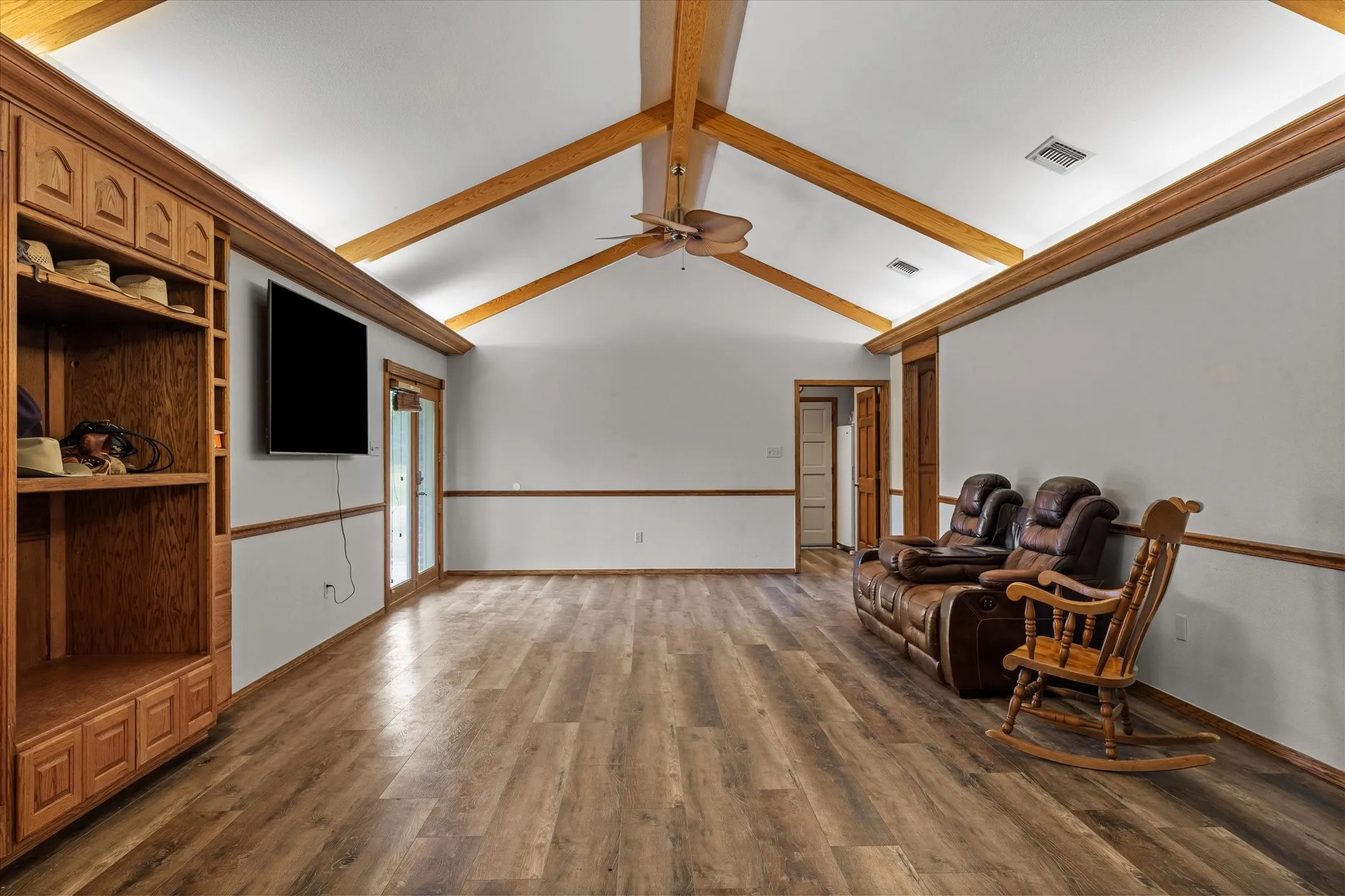 Farm For Sale in Van Zandt County , 501 Private Road 5120, Fruitvale, Texas 75127, 3 Bedrooms, 3 Bathrooms, 2 Garage spaces, 2,267 Sqft, built in 2004, Price $939,500, mls#21247302, Real Estate Agent in Fruitvale, Homes For Sale in Van Zandt county, Homes For Sale in Fruitvale, Realtor in Fruitvale Texas, Real Estate Brokerage Independent Realty Texas, Luminita Cordes Realtor