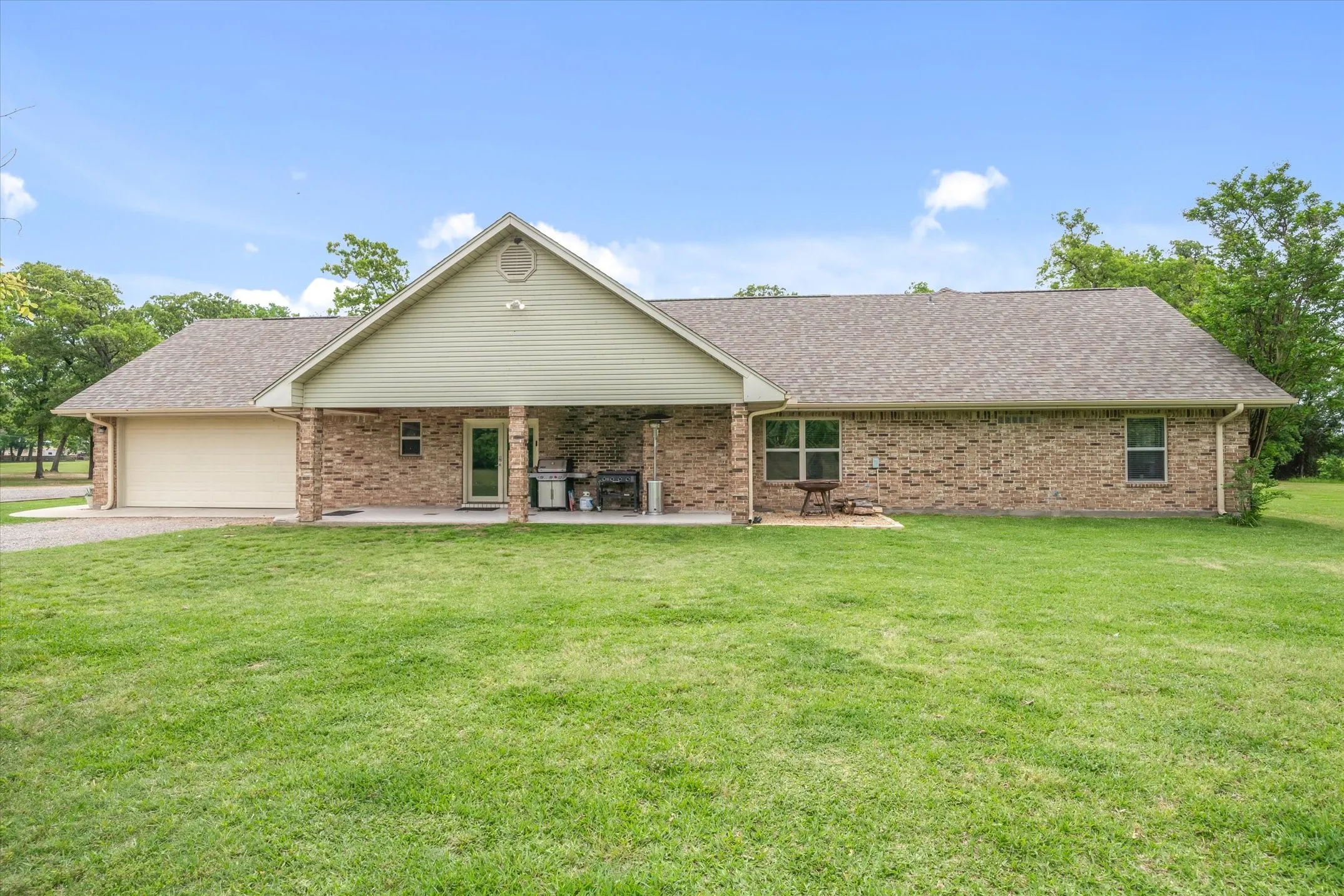 Farm For Sale in Van Zandt County , 501 Private Road 5120, Fruitvale, Texas 75127, 3 Bedrooms, 3 Bathrooms, 2 Garage spaces, 2,267 Sqft, built in 2004, Price $939,500, mls#21247302, Real Estate Agent in Fruitvale, Homes For Sale in Van Zandt county, Homes For Sale in Fruitvale, Realtor in Fruitvale Texas, Real Estate Brokerage Independent Realty Texas, Luminita Cordes Realtor