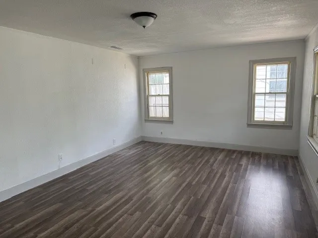 Single Family Residence For Sale in Smith County , 1527 Outer Drive, Tyler, Texas 75701, 2 Bedroom, 2 Bathroom, 1 Garage spaces, 1,074 Sqft, built in 1954, Preowned, mls#21245504, Real Estate Agent in Tyler, Homes For Sale in Smith county, Homes For Sale in Tyler, Realtor in Tyler Texas, Real Estate Brokerage Independent Realty Texas, Luminita Cordes Realtor