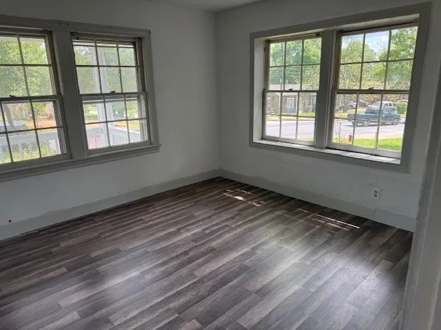 Single Family Residence For Sale in Smith County , 1527 Outer Drive, Tyler, Texas 75701, 2 Bedroom, 2 Bathroom, 1 Garage spaces, 1,074 Sqft, built in 1954, Preowned, mls#21245504, Real Estate Agent in Tyler, Homes For Sale in Smith county, Homes For Sale in Tyler, Realtor in Tyler Texas, Real Estate Brokerage Independent Realty Texas, Luminita Cordes Realtor