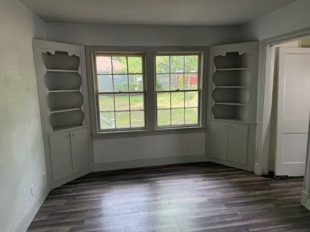 Single Family Residence For Sale in Smith County , 1527 Outer Drive, Tyler, Texas 75701, 2 Bedroom, 2 Bathroom, 1 Garage spaces, 1,074 Sqft, built in 1954, Preowned, mls#21245504, Real Estate Agent in Tyler, Homes For Sale in Smith county, Homes For Sale in Tyler, Realtor in Tyler Texas, Real Estate Brokerage Independent Realty Texas, Luminita Cordes Realtor