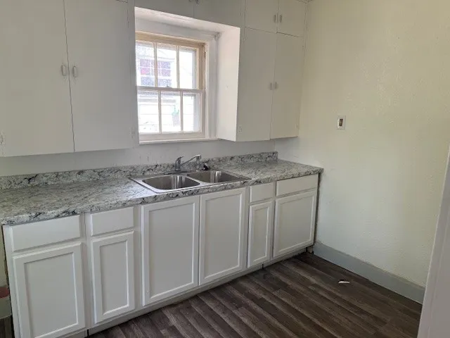 Single Family Residence For Sale in Smith County , 1527 Outer Drive, Tyler, Texas 75701, 2 Bedroom, 2 Bathroom, 1 Garage spaces, 1,074 Sqft, built in 1954, Preowned, mls#21245504, Real Estate Agent in Tyler, Homes For Sale in Smith county, Homes For Sale in Tyler, Realtor in Tyler Texas, Real Estate Brokerage Independent Realty Texas, Luminita Cordes Realtor