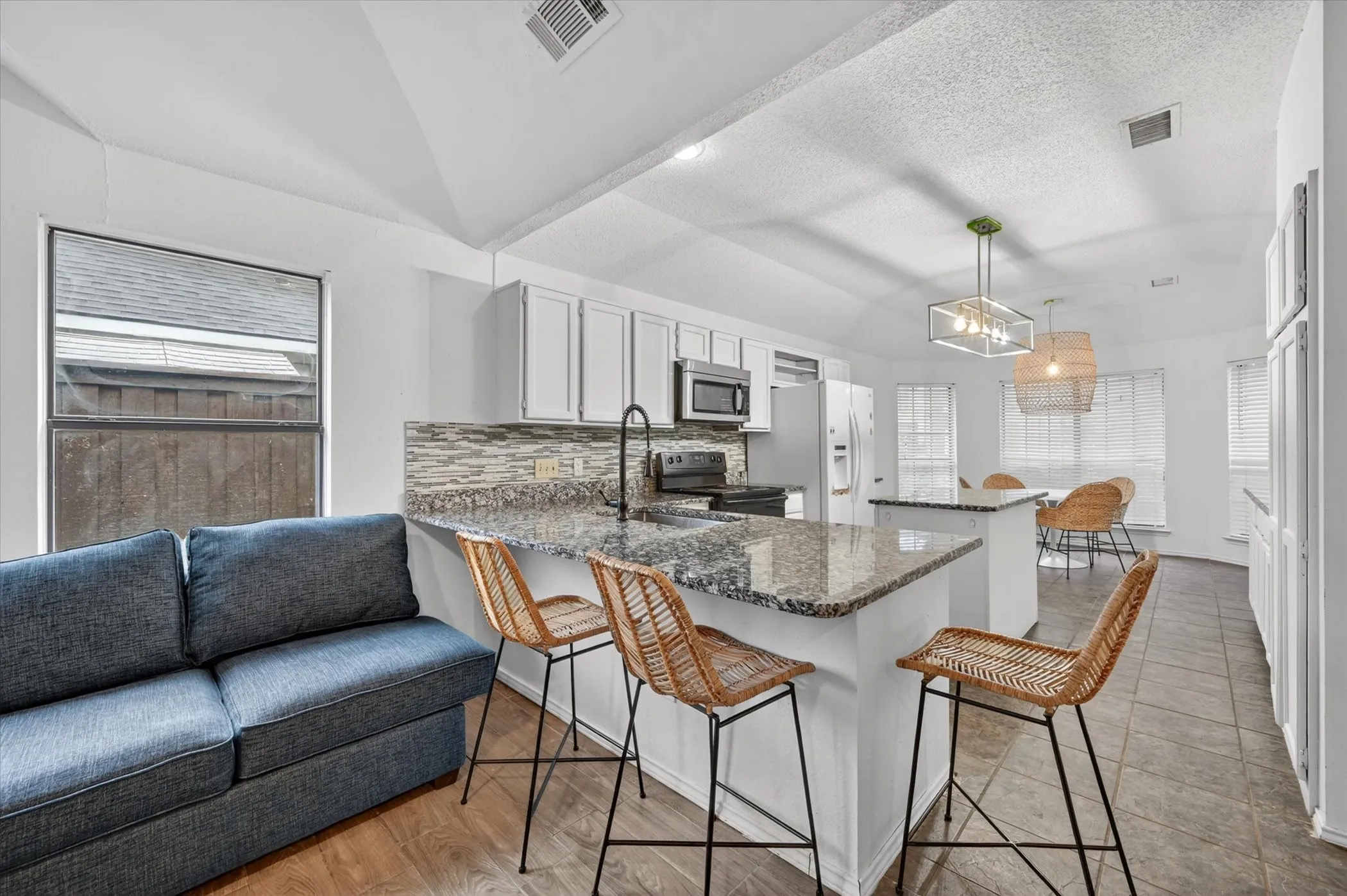 Single Family Residence For Sale in Dallas County , 1701 Briargrove Drive, Mesquite, Texas 75181, 4 Bedroom, 2 Bathroom, 2 Garage spaces, 2,382 Sqft, built in 1990, mls#21247165, Real Estate Agent in Mesquite, Homes For Sale in Dallas county, Homes For Sale in Mesquite, Realtor in Mesquite Texas, Real Estate Brokerage Independent Realty Texas, Luminita Cordes Realtor