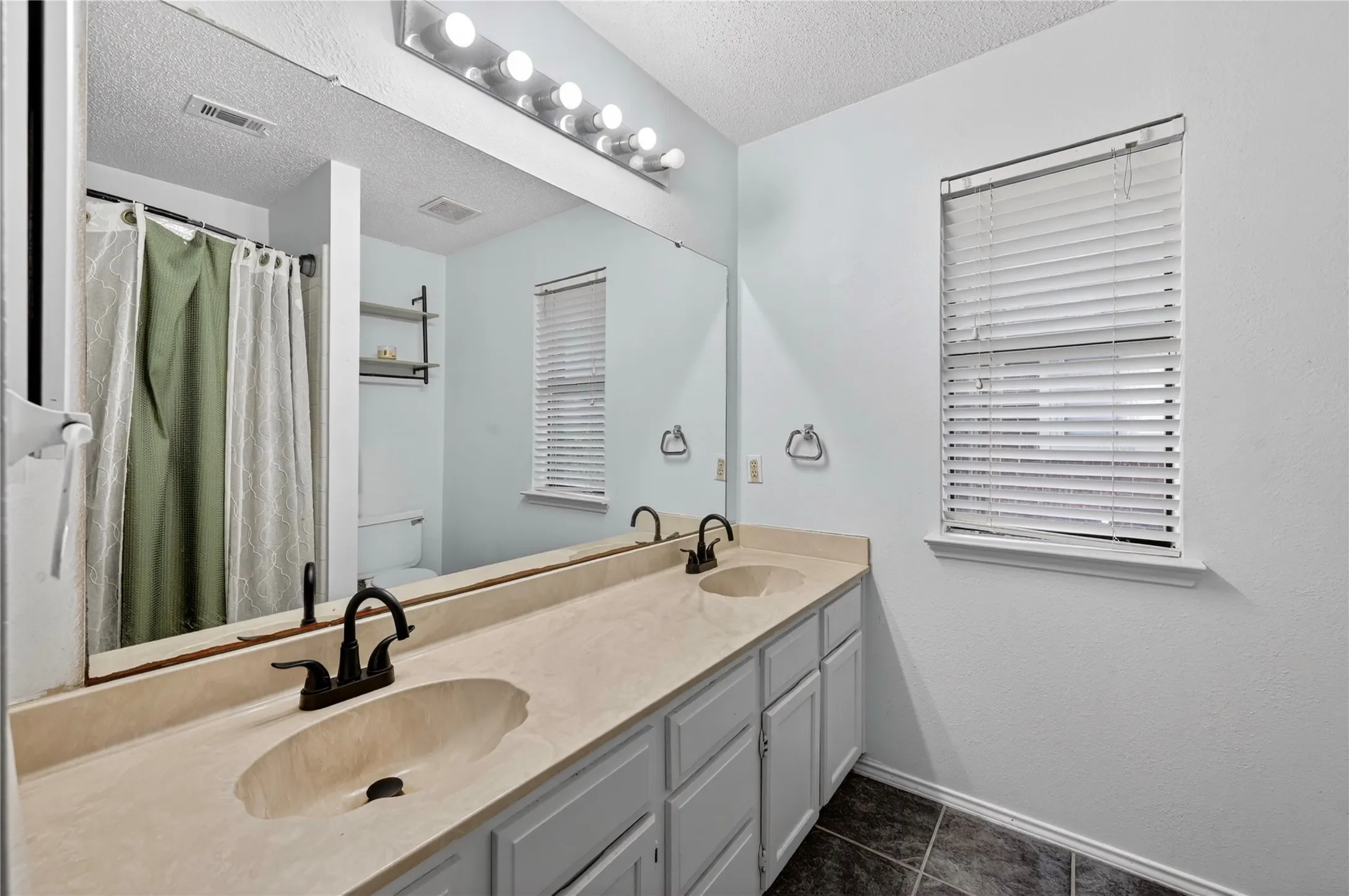 Single Family Residence For Sale in Dallas County , 1701 Briargrove Drive, Mesquite, Texas 75181, 4 Bedroom, 2 Bathroom, 2 Garage spaces, 2,382 Sqft, built in 1990, mls#21247165, Real Estate Agent in Mesquite, Homes For Sale in Dallas county, Homes For Sale in Mesquite, Realtor in Mesquite Texas, Real Estate Brokerage Independent Realty Texas, Luminita Cordes Realtor
