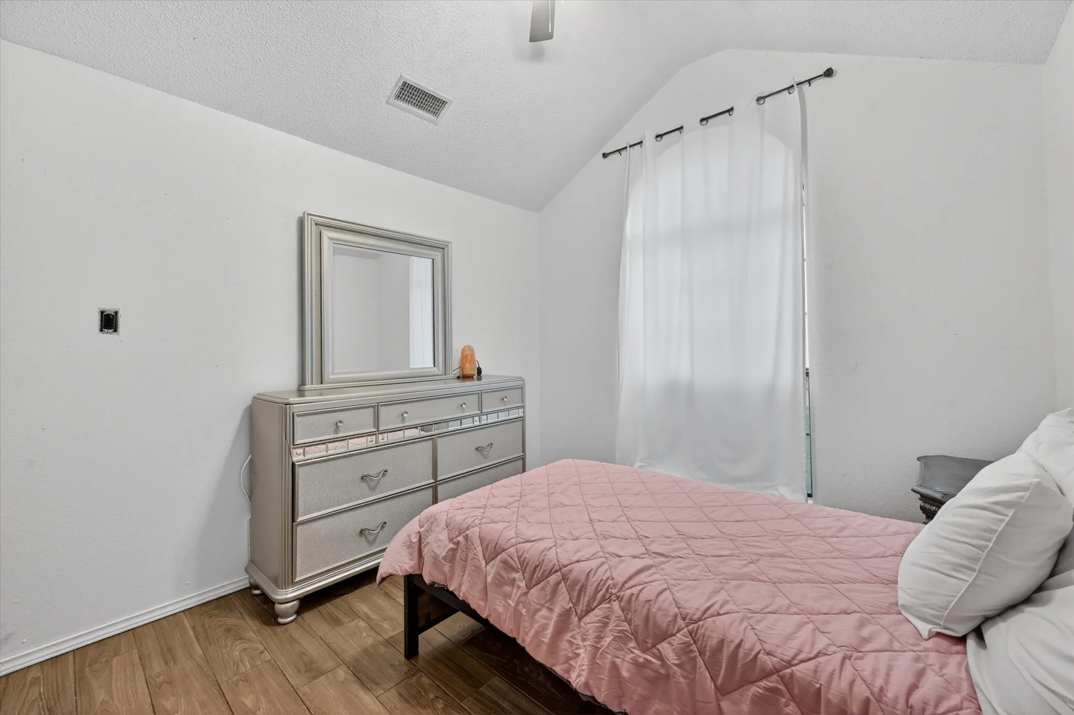 Single Family Residence For Sale in Dallas County , 1701 Briargrove Drive, Mesquite, Texas 75181, 4 Bedroom, 2 Bathroom, 2 Garage spaces, 2,382 Sqft, built in 1990, mls#21247165, Real Estate Agent in Mesquite, Homes For Sale in Dallas county, Homes For Sale in Mesquite, Realtor in Mesquite Texas, Real Estate Brokerage Independent Realty Texas, Luminita Cordes Realtor