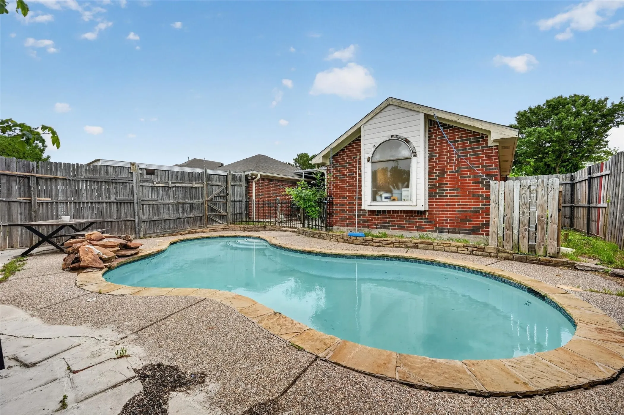 Single Family Residence For Sale in Dallas County , 1701 Briargrove Drive, Mesquite, Texas 75181, 4 Bedroom, 2 Bathroom, 2 Garage spaces, 2,382 Sqft, built in 1990, mls#21247165, Real Estate Agent in Mesquite, Homes For Sale in Dallas county, Homes For Sale in Mesquite, Realtor in Mesquite Texas, Real Estate Brokerage Independent Realty Texas, Luminita Cordes Realtor
