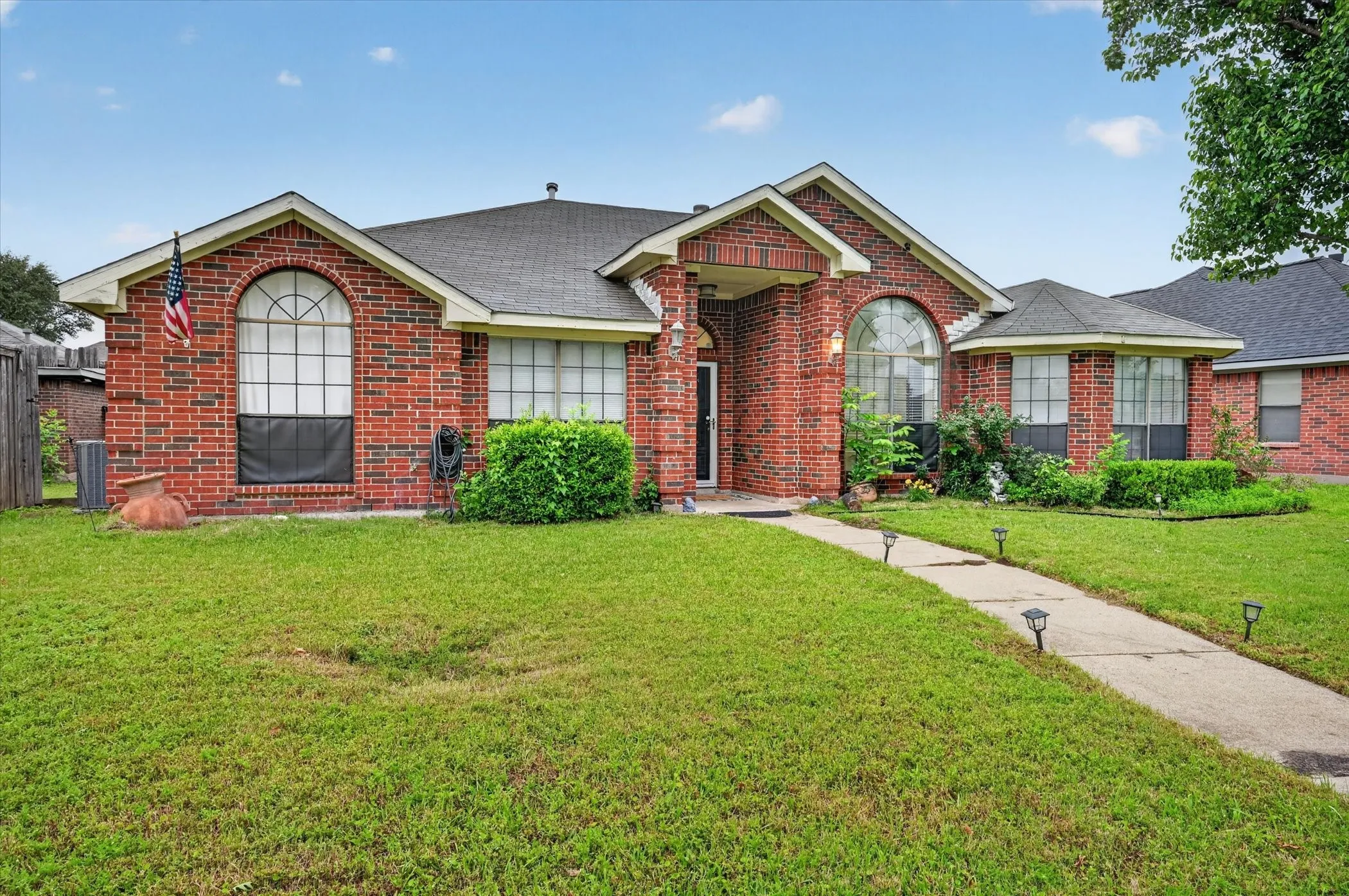 Single Family Residence For Sale in Dallas County , 1701 Briargrove Drive, Mesquite, Texas 75181, 4 Bedroom, 2 Bathroom, 2 Garage spaces, 2,382 Sqft, built in 1990, mls#21247165, Real Estate Agent in Mesquite, Homes For Sale in Dallas county, Homes For Sale in Mesquite, Realtor in Mesquite Texas, Real Estate Brokerage Independent Realty Texas, Luminita Cordes Realtor