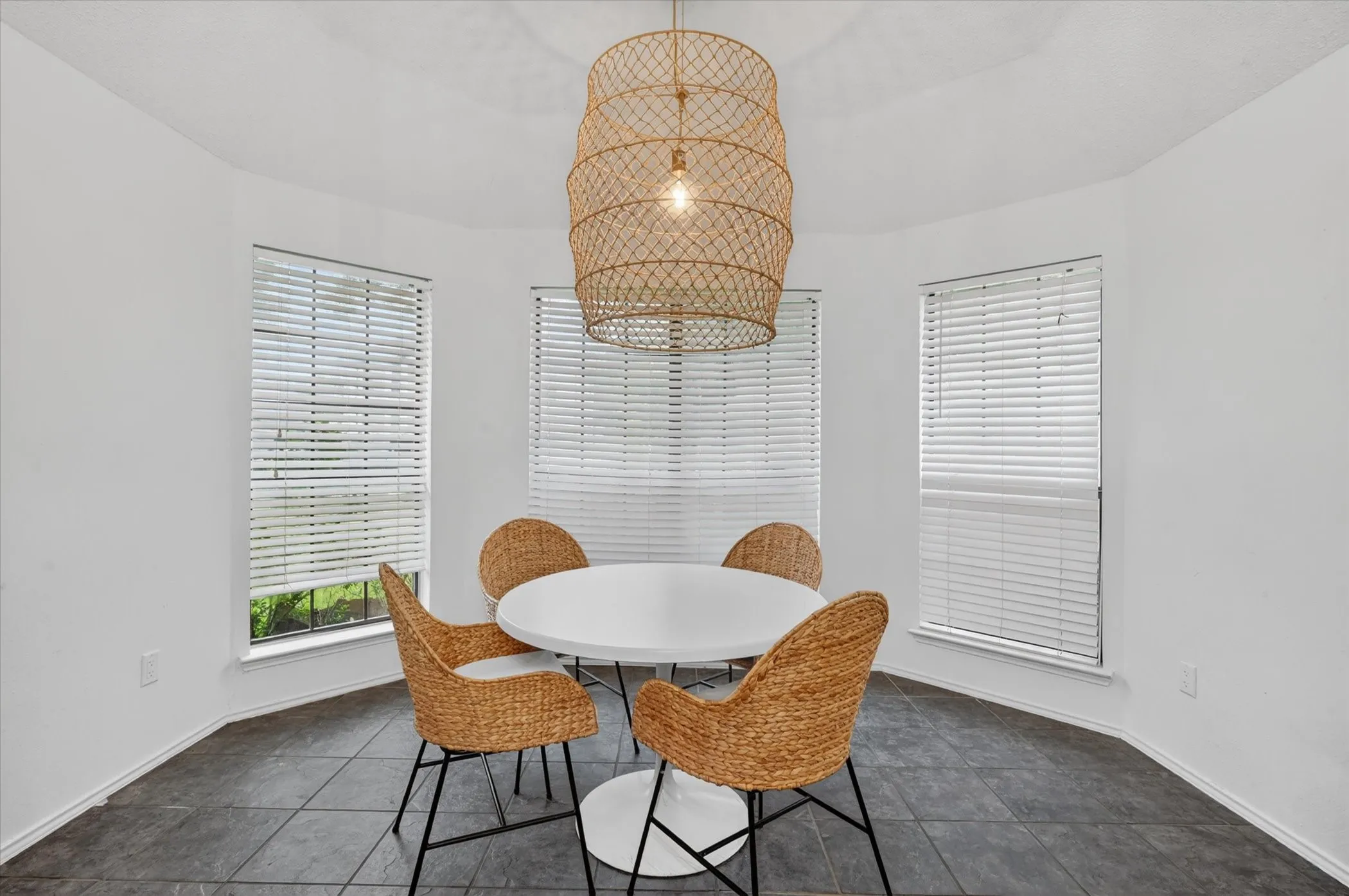 Single Family Residence For Sale in Dallas County , 1701 Briargrove Drive, Mesquite, Texas 75181, 4 Bedroom, 2 Bathroom, 2 Garage spaces, 2,382 Sqft, built in 1990, mls#21247165, Real Estate Agent in Mesquite, Homes For Sale in Dallas county, Homes For Sale in Mesquite, Realtor in Mesquite Texas, Real Estate Brokerage Independent Realty Texas, Luminita Cordes Realtor