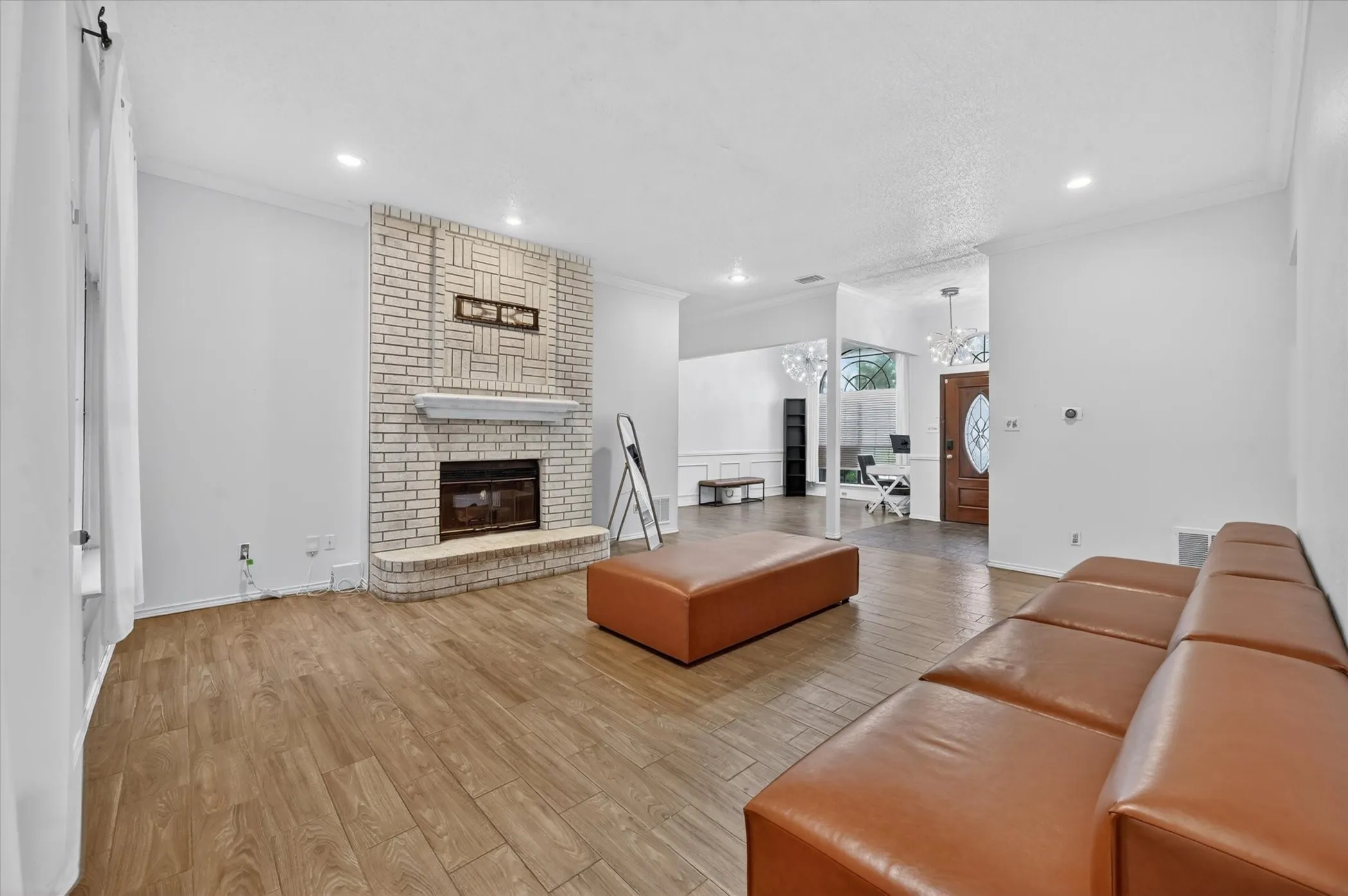 Single Family Residence For Sale in Dallas County , 1701 Briargrove Drive, Mesquite, Texas 75181, 4 Bedroom, 2 Bathroom, 2 Garage spaces, 2,382 Sqft, built in 1990, mls#21247165, Real Estate Agent in Mesquite, Homes For Sale in Dallas county, Homes For Sale in Mesquite, Realtor in Mesquite Texas, Real Estate Brokerage Independent Realty Texas, Luminita Cordes Realtor