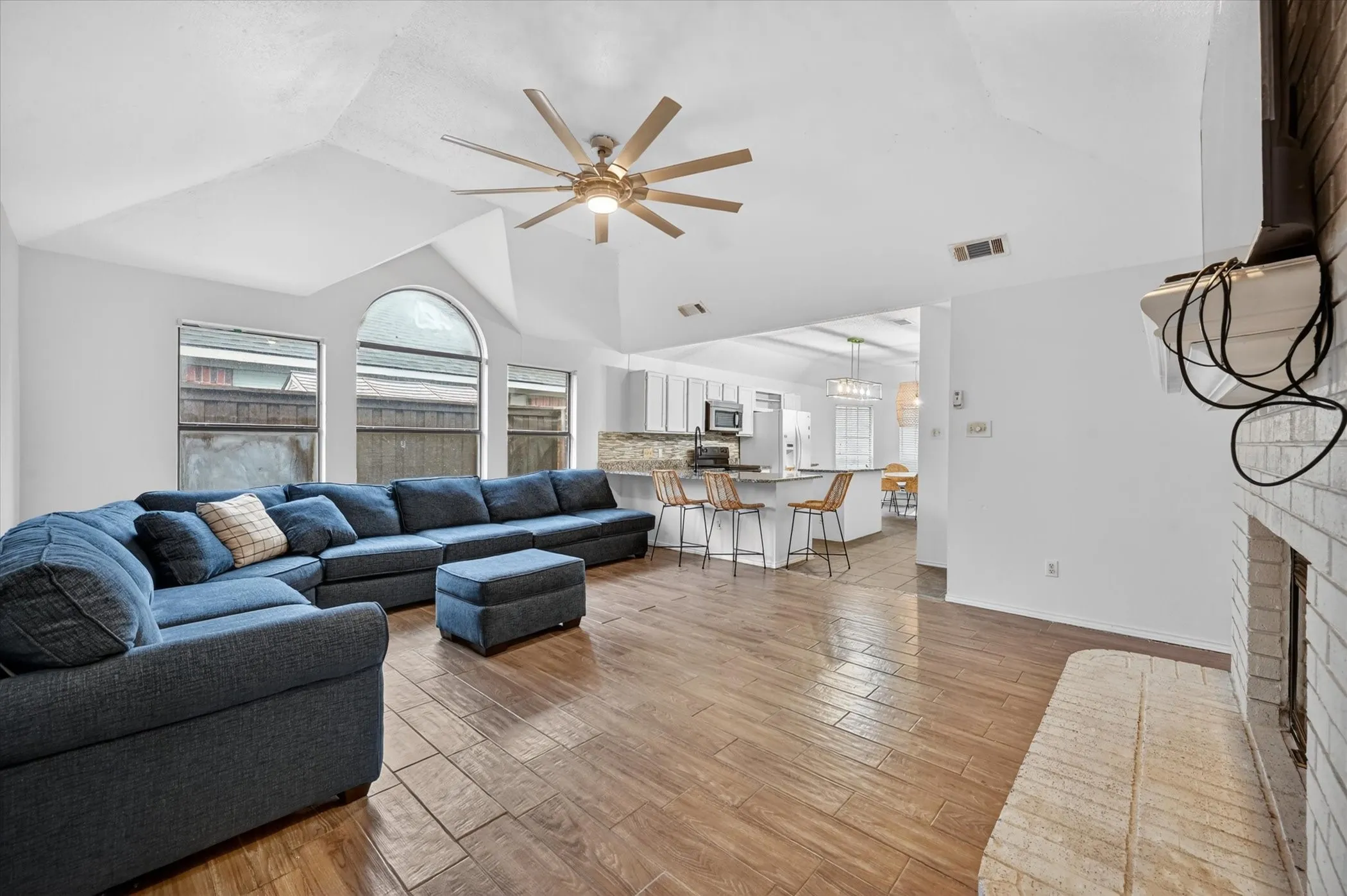 Single Family Residence For Sale in Dallas County , 1701 Briargrove Drive, Mesquite, Texas 75181, 4 Bedroom, 2 Bathroom, 2 Garage spaces, 2,382 Sqft, built in 1990, mls#21247165, Real Estate Agent in Mesquite, Homes For Sale in Dallas county, Homes For Sale in Mesquite, Realtor in Mesquite Texas, Real Estate Brokerage Independent Realty Texas, Luminita Cordes Realtor