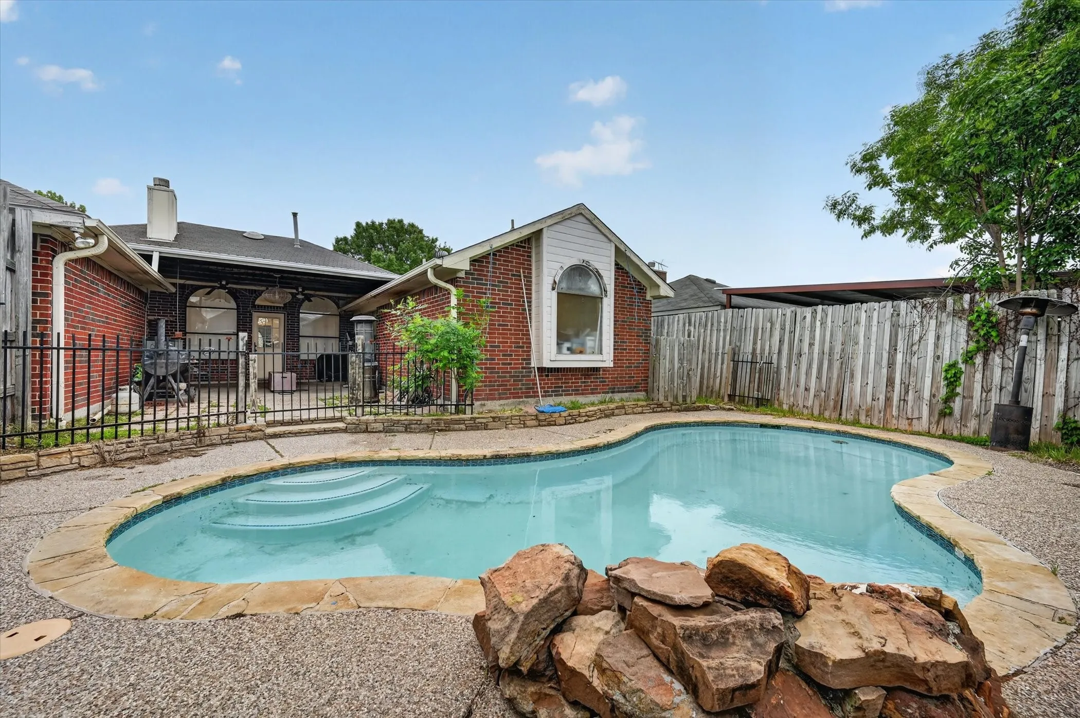 Single Family Residence For Sale in Dallas County , 1701 Briargrove Drive, Mesquite, Texas 75181, 4 Bedroom, 2 Bathroom, 2 Garage spaces, 2,382 Sqft, built in 1990, mls#21247165, Real Estate Agent in Mesquite, Homes For Sale in Dallas county, Homes For Sale in Mesquite, Realtor in Mesquite Texas, Real Estate Brokerage Independent Realty Texas, Luminita Cordes Realtor