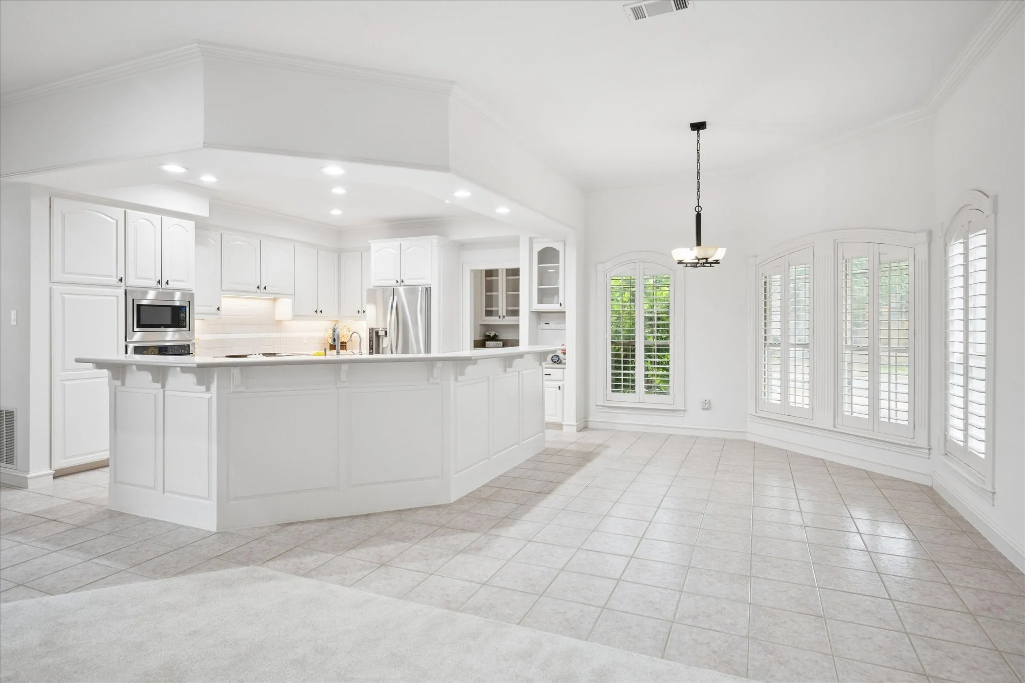 Kitchen with long breakfast bar for everyone to gather around