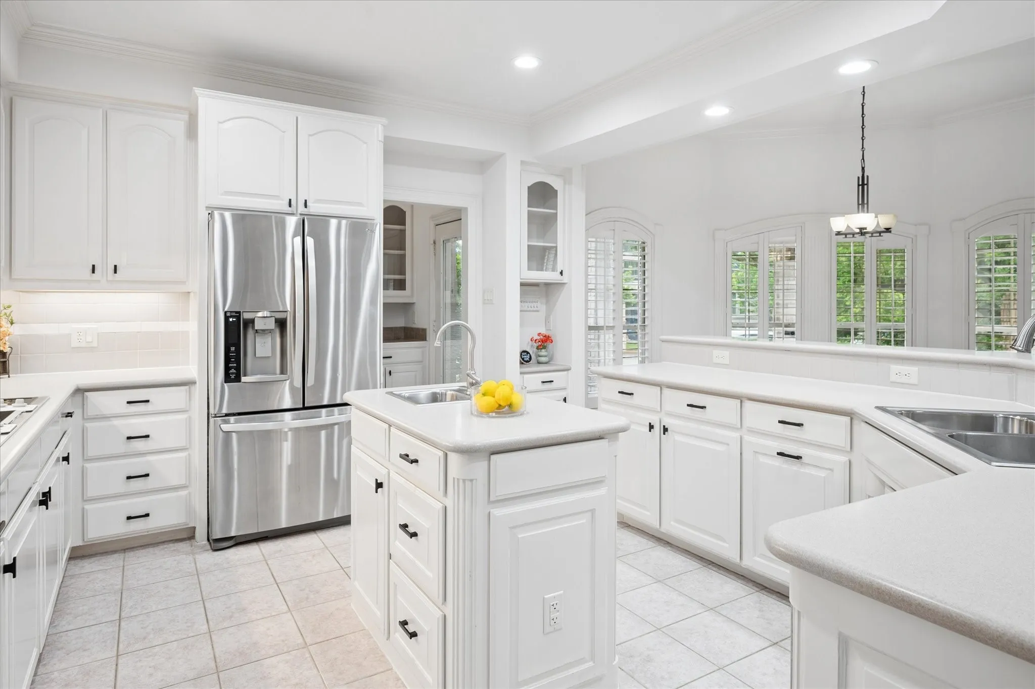 Abundance of storage and counter space