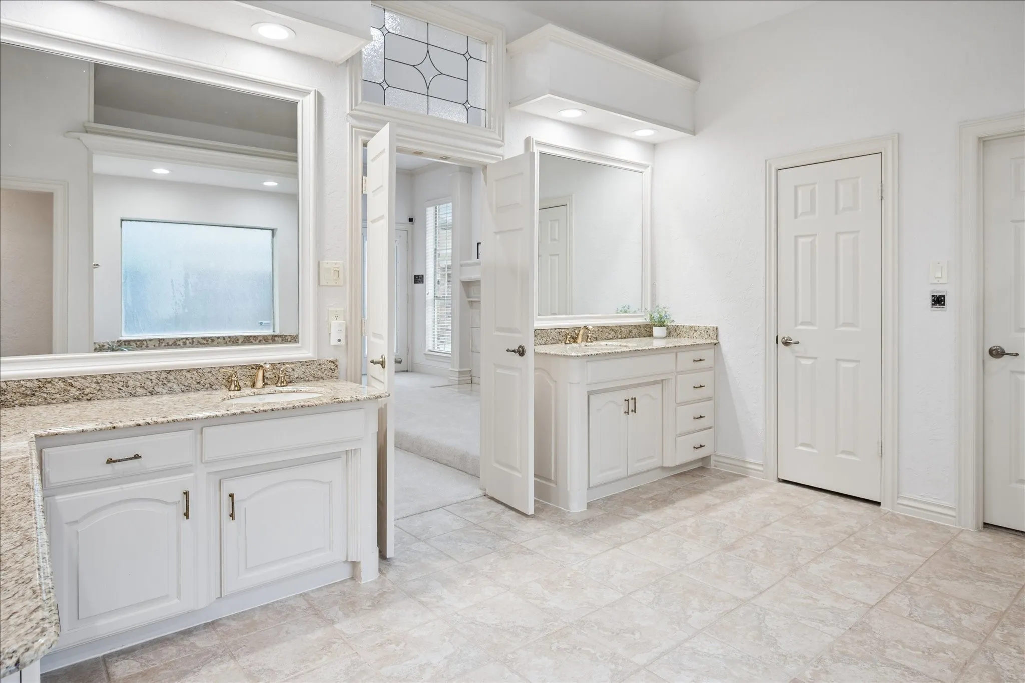Dual Sinks and Closets