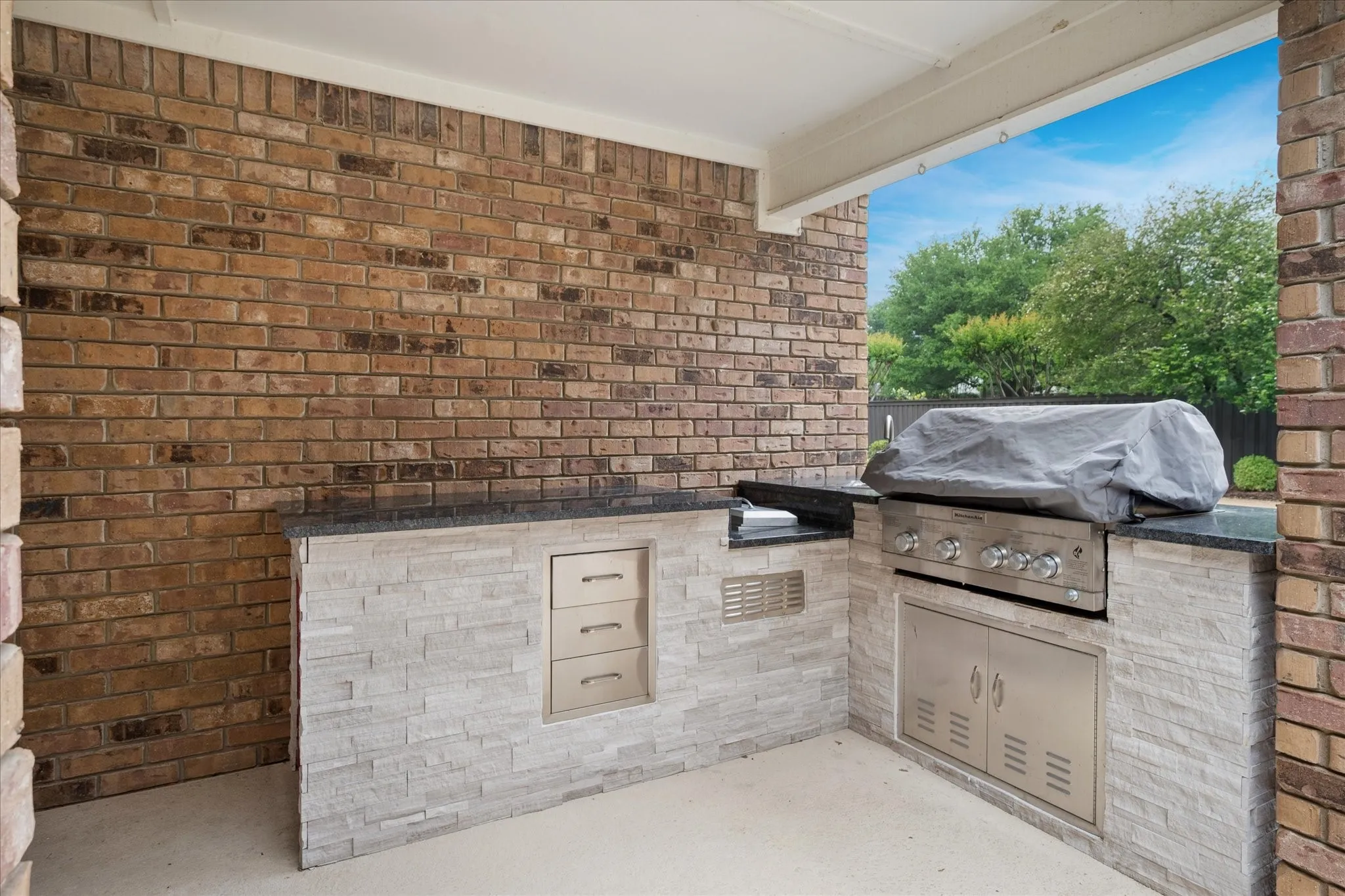 Outdoor Kitchen