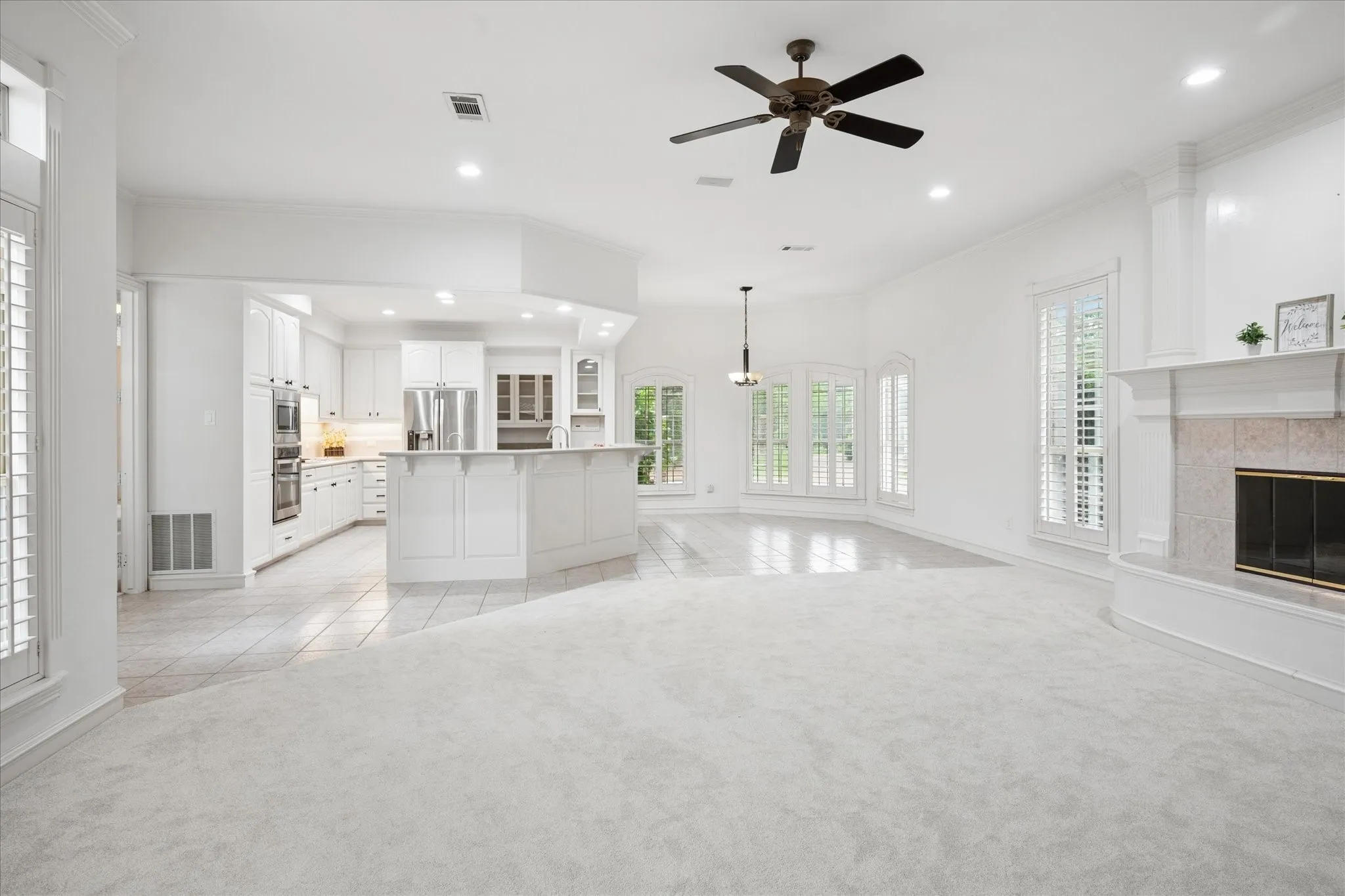 Open Concept living, kitchen and breakfast area