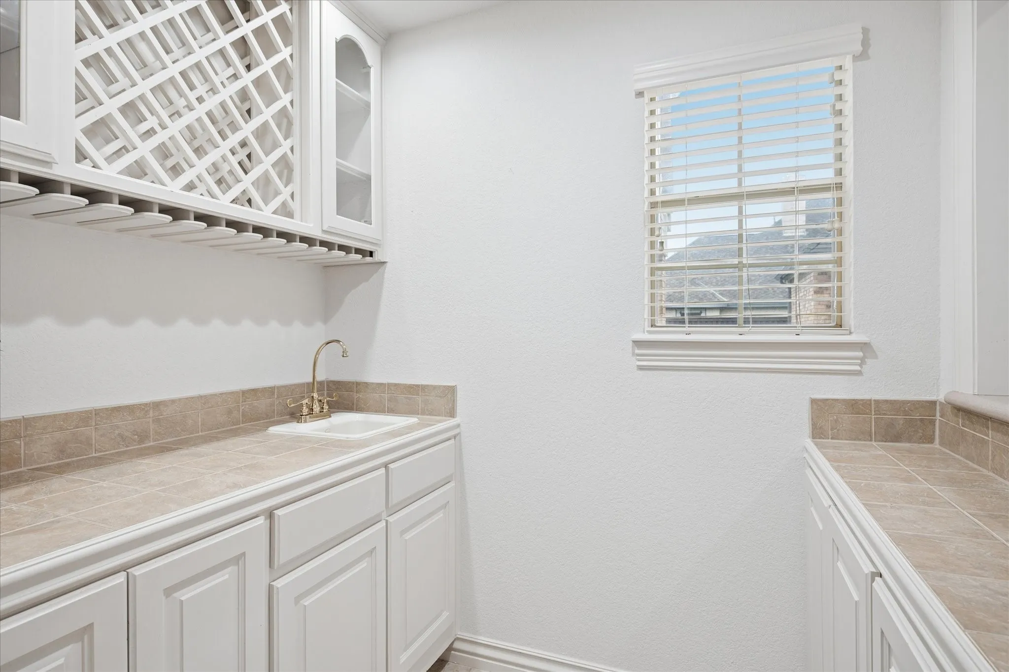 Wet Bar area off of Living Room