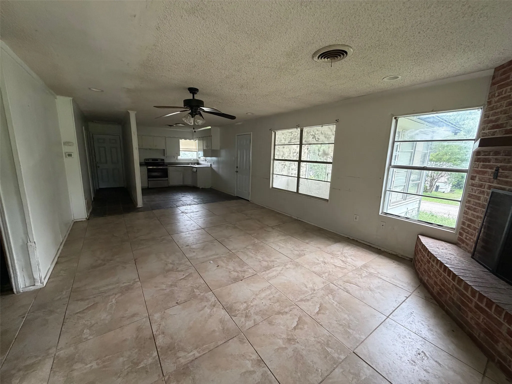 Single Family Residence For Sale in Hood County , 2604 Pinoak Street, Granbury, Texas 76048, 2 Bedroom, 2 Bathroom, Garage spaces, 1,040 Sqft, built in 1981, Preowned, mls#21243145, Real Estate Agent in Granbury, Homes For Sale in Hood county, Homes For Sale in Granbury, Realtor in Granbury Texas, Real Estate Brokerage Independent Realty Texas, Luminita Cordes Realtor