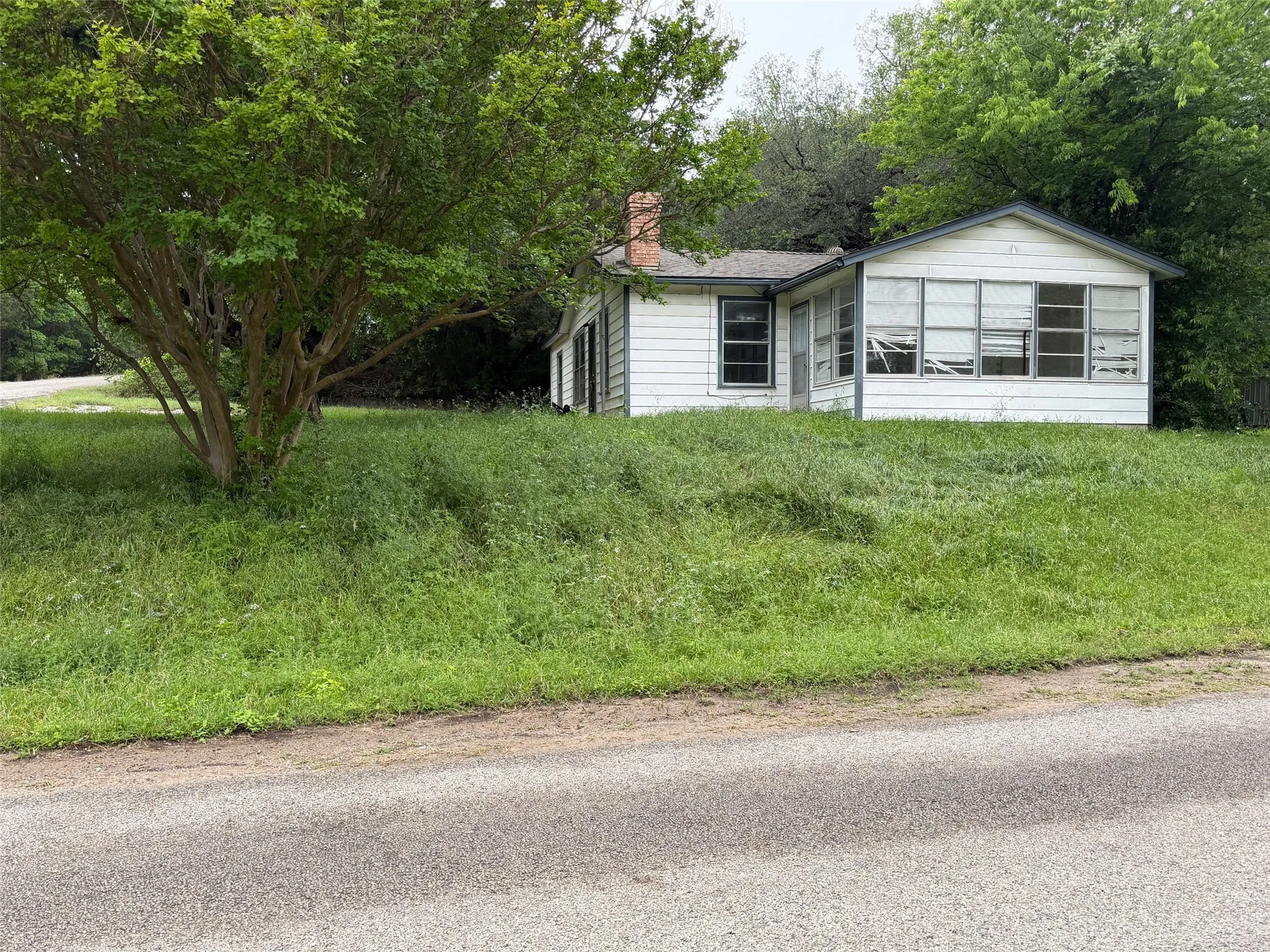 Single Family Residence For Sale in Hood County , 2604 Pinoak Street, Granbury, Texas 76048, 2 Bedroom, 2 Bathroom, Garage spaces, 1,040 Sqft, built in 1981, Preowned, mls#21243145, Real Estate Agent in Granbury, Homes For Sale in Hood county, Homes For Sale in Granbury, Realtor in Granbury Texas, Real Estate Brokerage Independent Realty Texas, Luminita Cordes Realtor