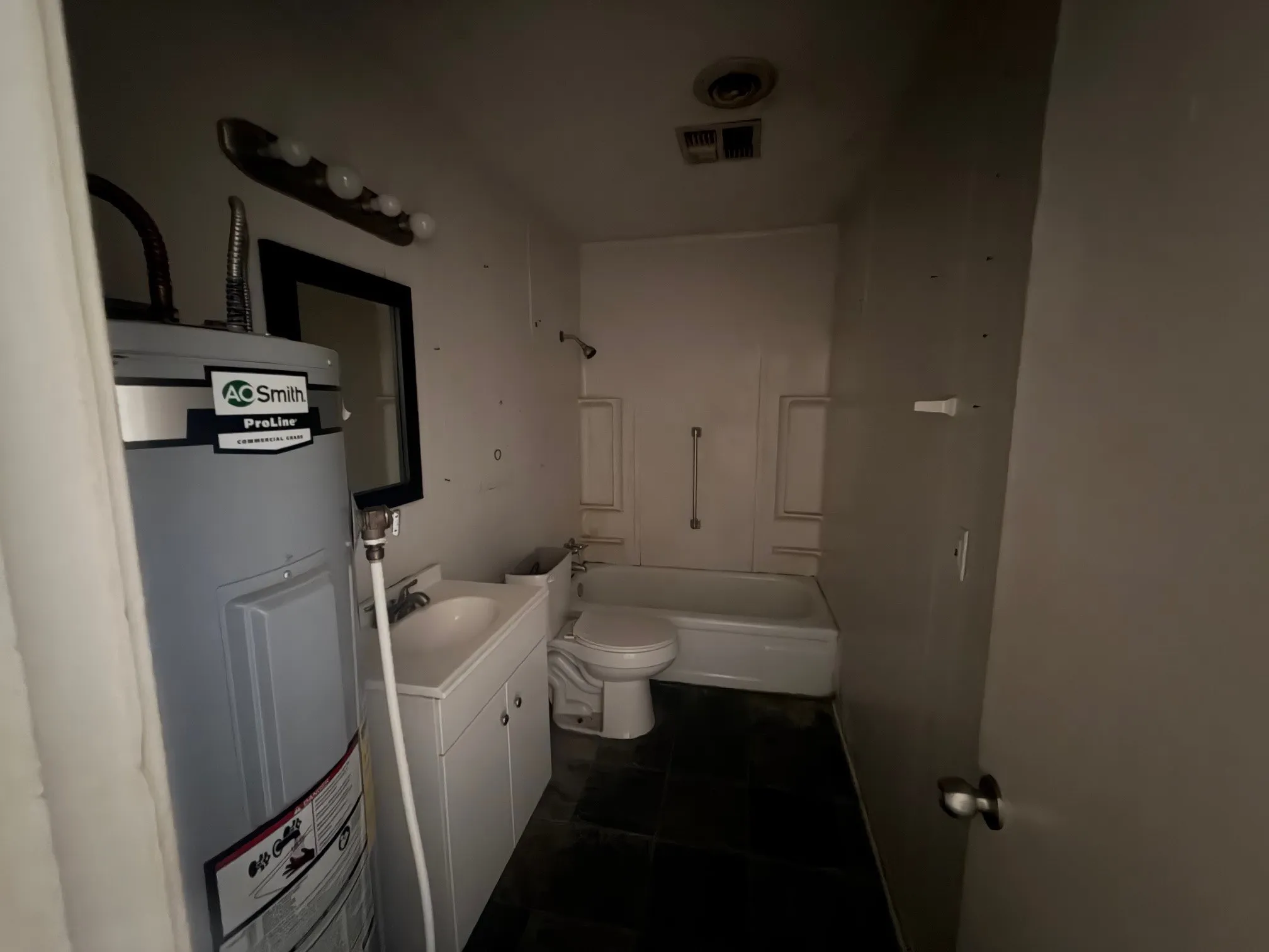 Single Family Residence For Sale in Hood County , 2604 Pinoak Street, Granbury, Texas 76048, 2 Bedroom, 2 Bathroom, Garage spaces, 1,040 Sqft, built in 1981, Preowned, mls#21243145, Real Estate Agent in Granbury, Homes For Sale in Hood county, Homes For Sale in Granbury, Realtor in Granbury Texas, Real Estate Brokerage Independent Realty Texas, Luminita Cordes Realtor