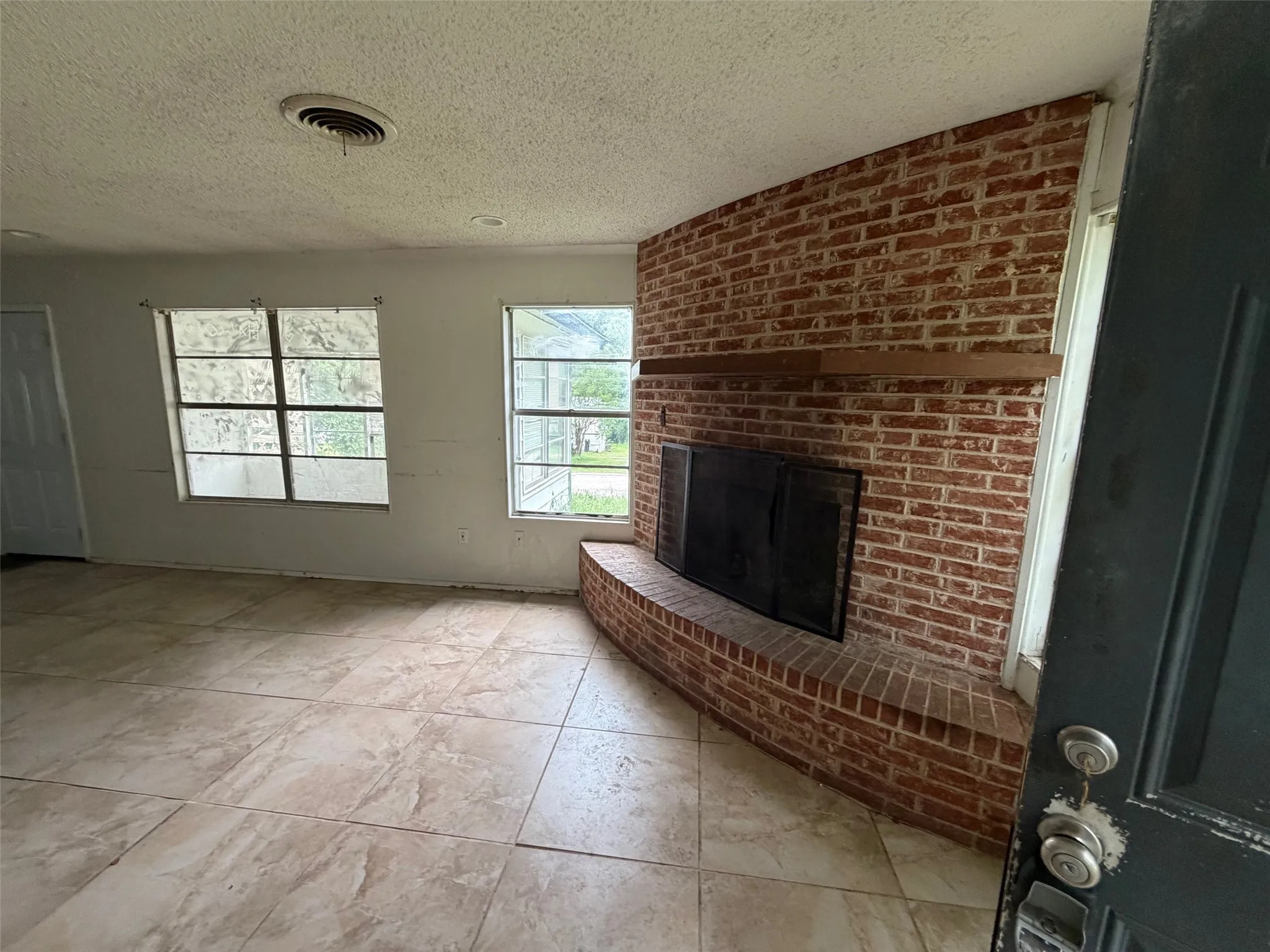 Single Family Residence For Sale in Hood County , 2604 Pinoak Street, Granbury, Texas 76048, 2 Bedroom, 2 Bathroom, Garage spaces, 1,040 Sqft, built in 1981, Preowned, mls#21243145, Real Estate Agent in Granbury, Homes For Sale in Hood county, Homes For Sale in Granbury, Realtor in Granbury Texas, Real Estate Brokerage Independent Realty Texas, Luminita Cordes Realtor