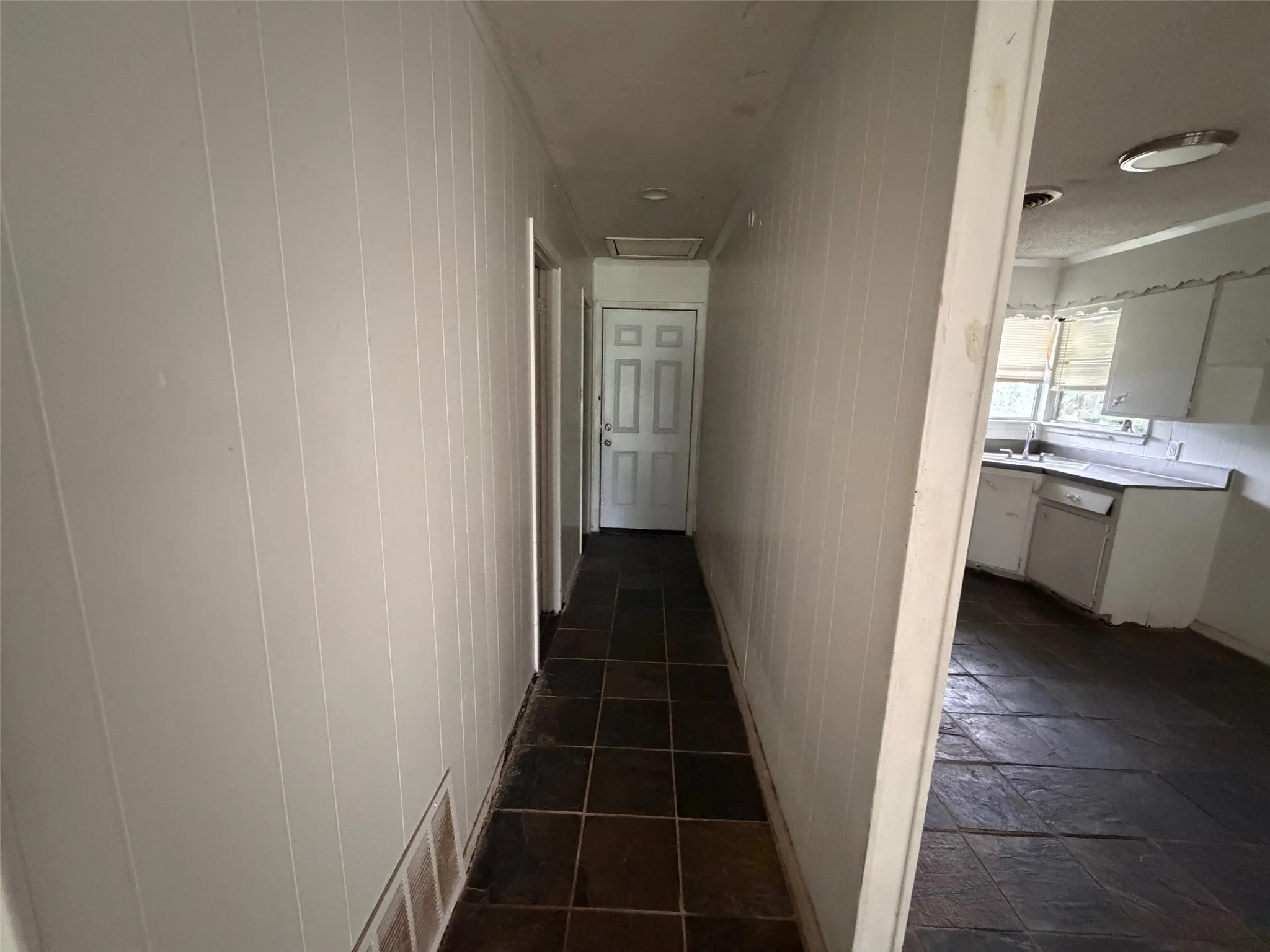 Single Family Residence For Sale in Hood County , 2604 Pinoak Street, Granbury, Texas 76048, 2 Bedroom, 2 Bathroom, Garage spaces, 1,040 Sqft, built in 1981, Preowned, mls#21243145, Real Estate Agent in Granbury, Homes For Sale in Hood county, Homes For Sale in Granbury, Realtor in Granbury Texas, Real Estate Brokerage Independent Realty Texas, Luminita Cordes Realtor