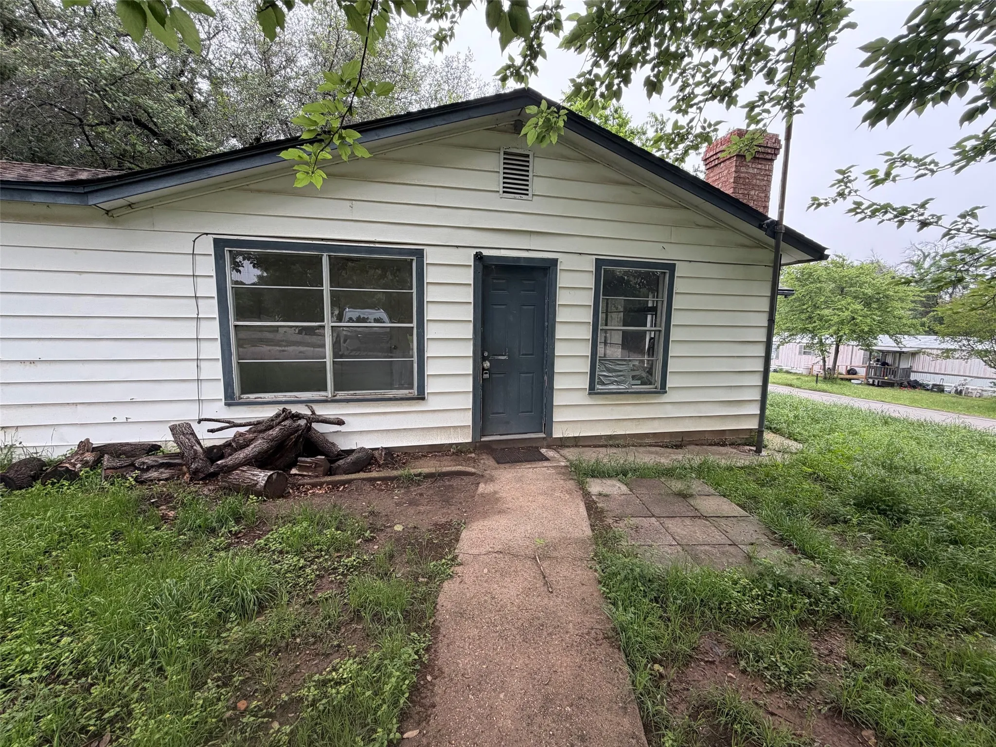 Single Family Residence For Sale in Hood County , 2604 Pinoak Street, Granbury, Texas 76048, 2 Bedroom, 2 Bathroom, Garage spaces, 1,040 Sqft, built in 1981, Preowned, mls#21243145, Real Estate Agent in Granbury, Homes For Sale in Hood county, Homes For Sale in Granbury, Realtor in Granbury Texas, Real Estate Brokerage Independent Realty Texas, Luminita Cordes Realtor
