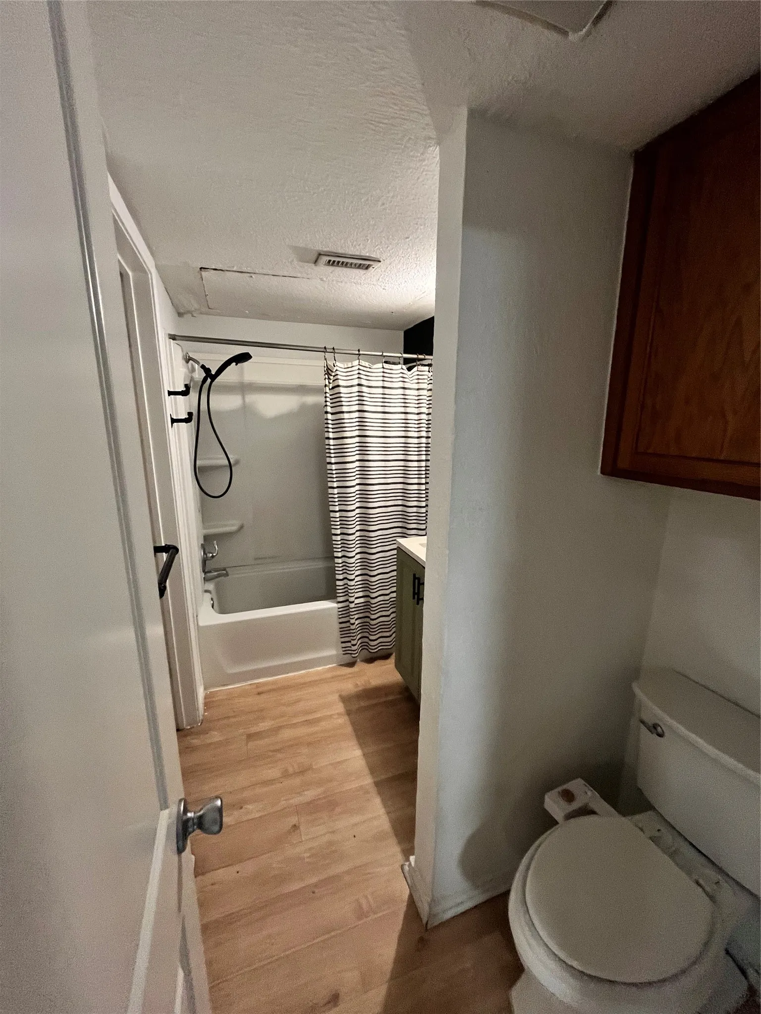 Condominium For Sale in Dallas County , 6108 Abrams Road 303, Dallas, Texas 75231, 1 Bedroom, 1 Bathroom, Garage spaces, 600 Sqft, built in 1984, Price $119,900, mls#21246208, Real Estate Agent in Dallas, Homes For Sale in Dallas county, Homes For Sale in Dallas, Realtor in Dallas Texas, Real Estate Brokerage Independent Realty Texas, Luminita Cordes Realtor